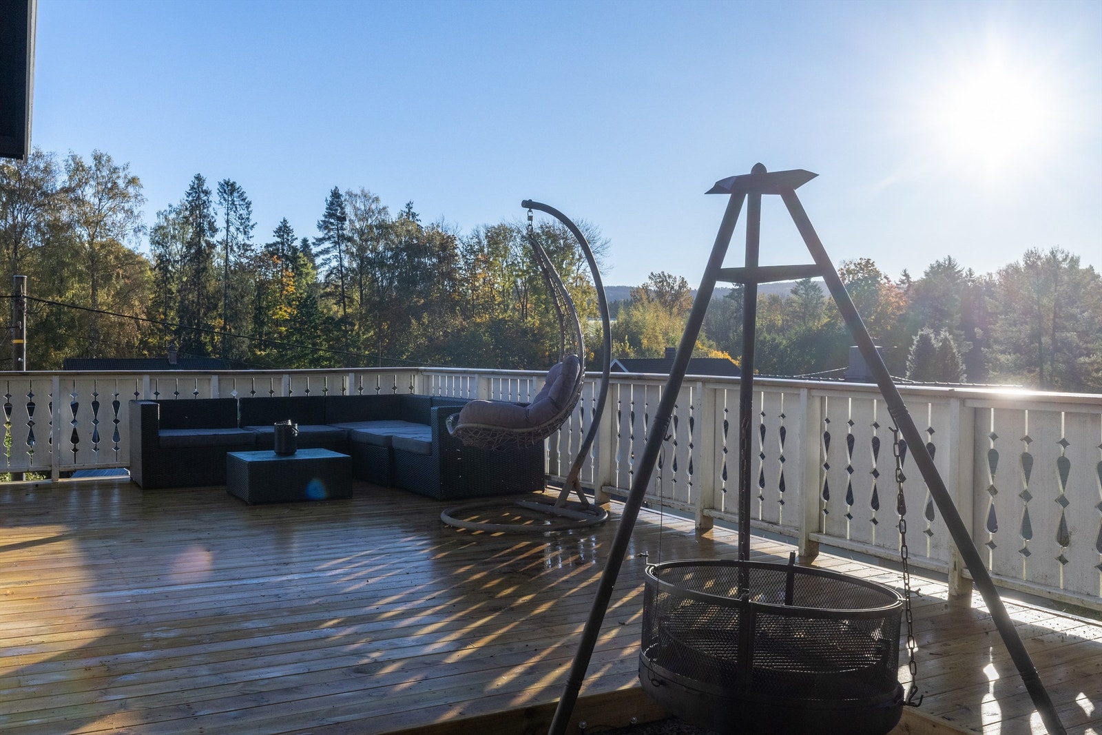 Sol fra ca. kl. 04.00 til 20.00 (midtsommerstid) iflg. selger Galleribilde