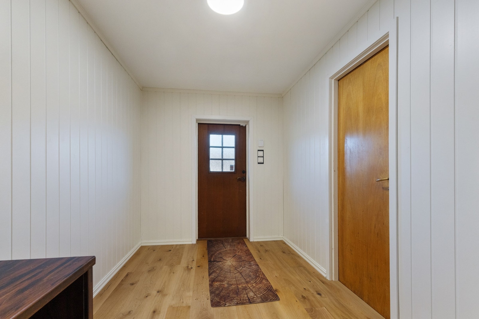 Vegger og himling i entré er fornyet iht. tilstandsrapporten Galleribilde