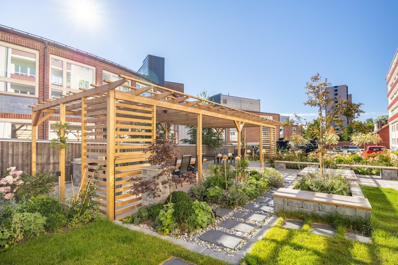 Felles bakgård som ble pusset opp sommeren 2022. Galleribilde