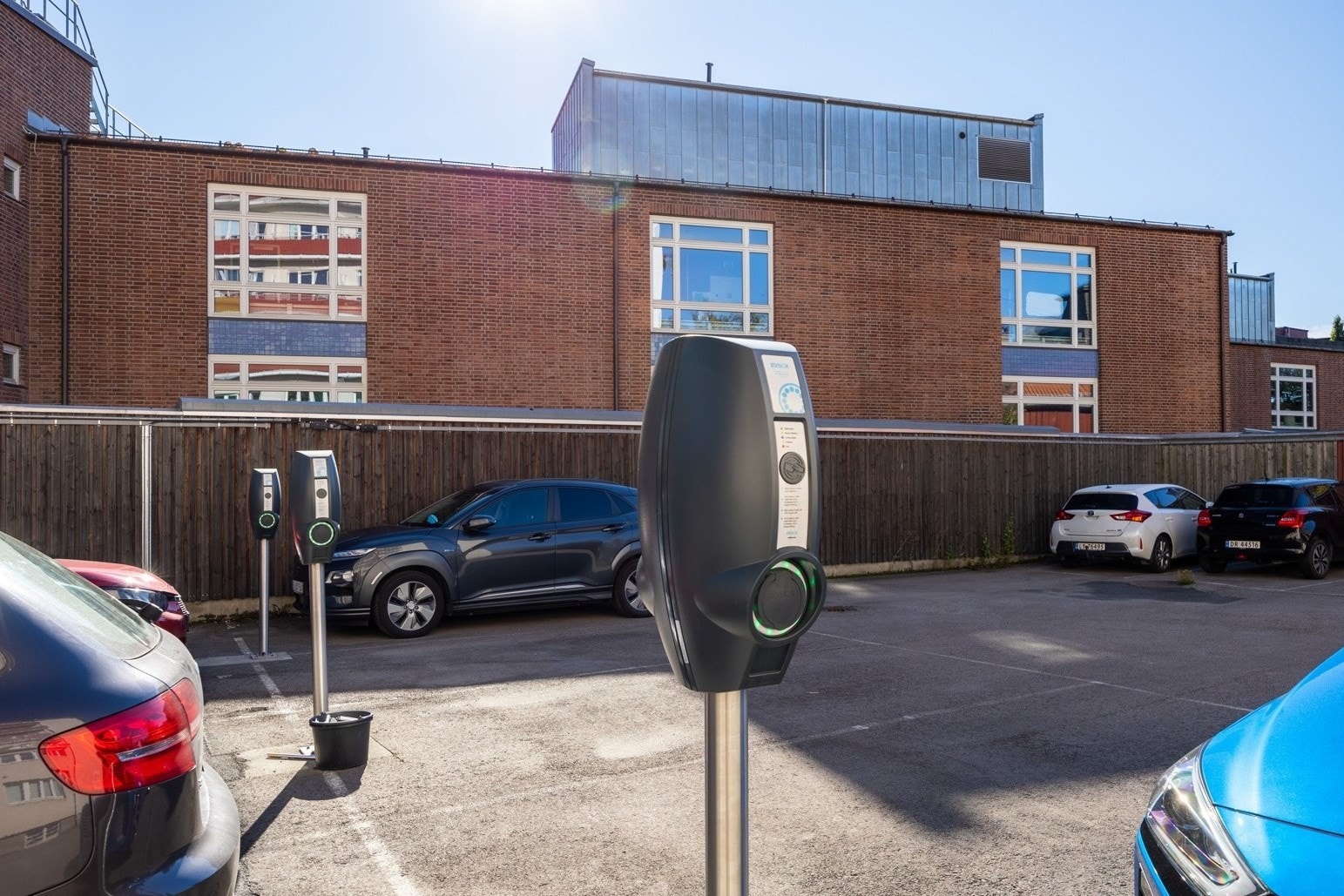 Boligselskapet disponerer 33 parkeringsplasser i bakgården til utleie. Galleribilde