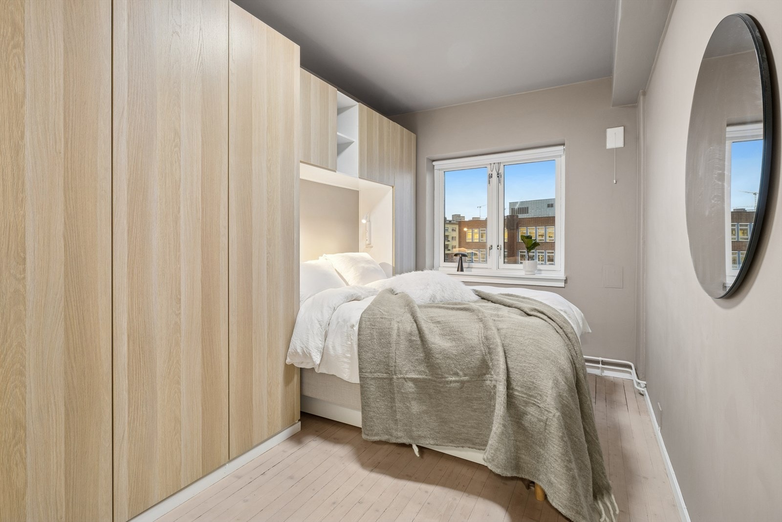 Leiligheten har et romslig soverom. Galleribilde