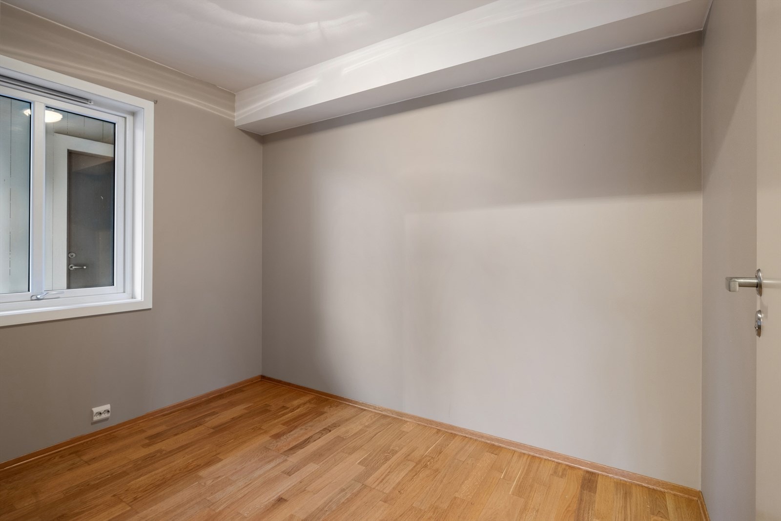 Soverom 2 med plass til seng og garderobe Galleribilde