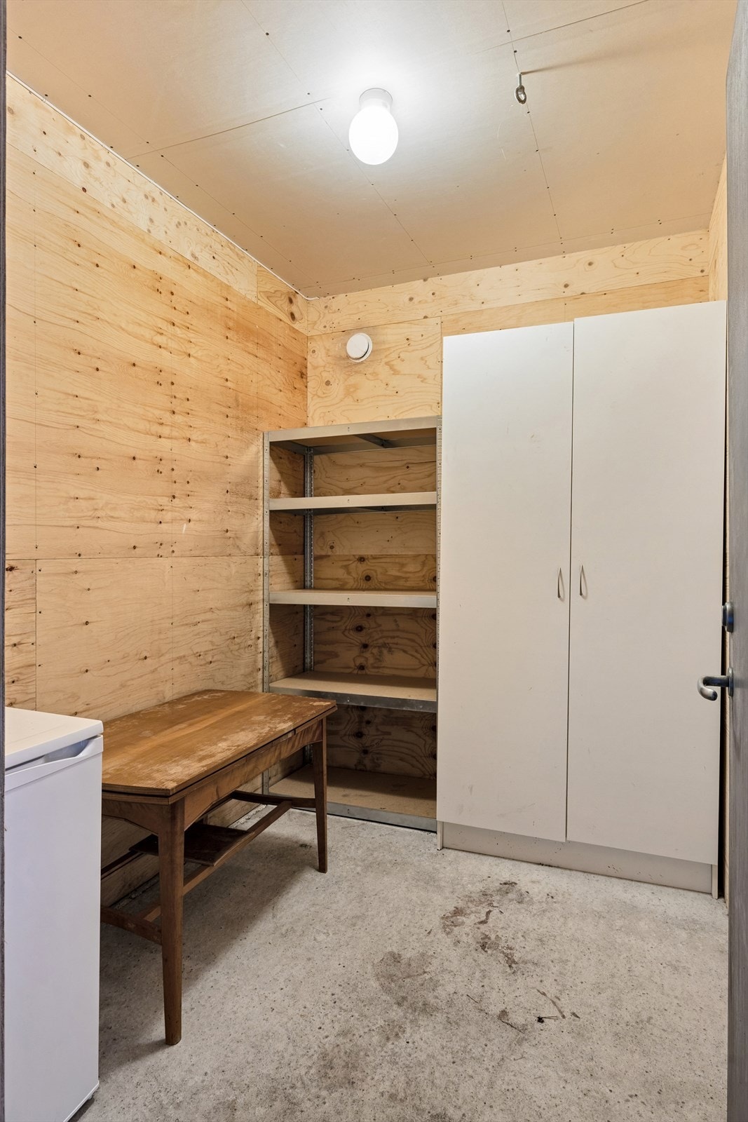 Egen sportsbod utvendig til oppbevaring. Galleribilde