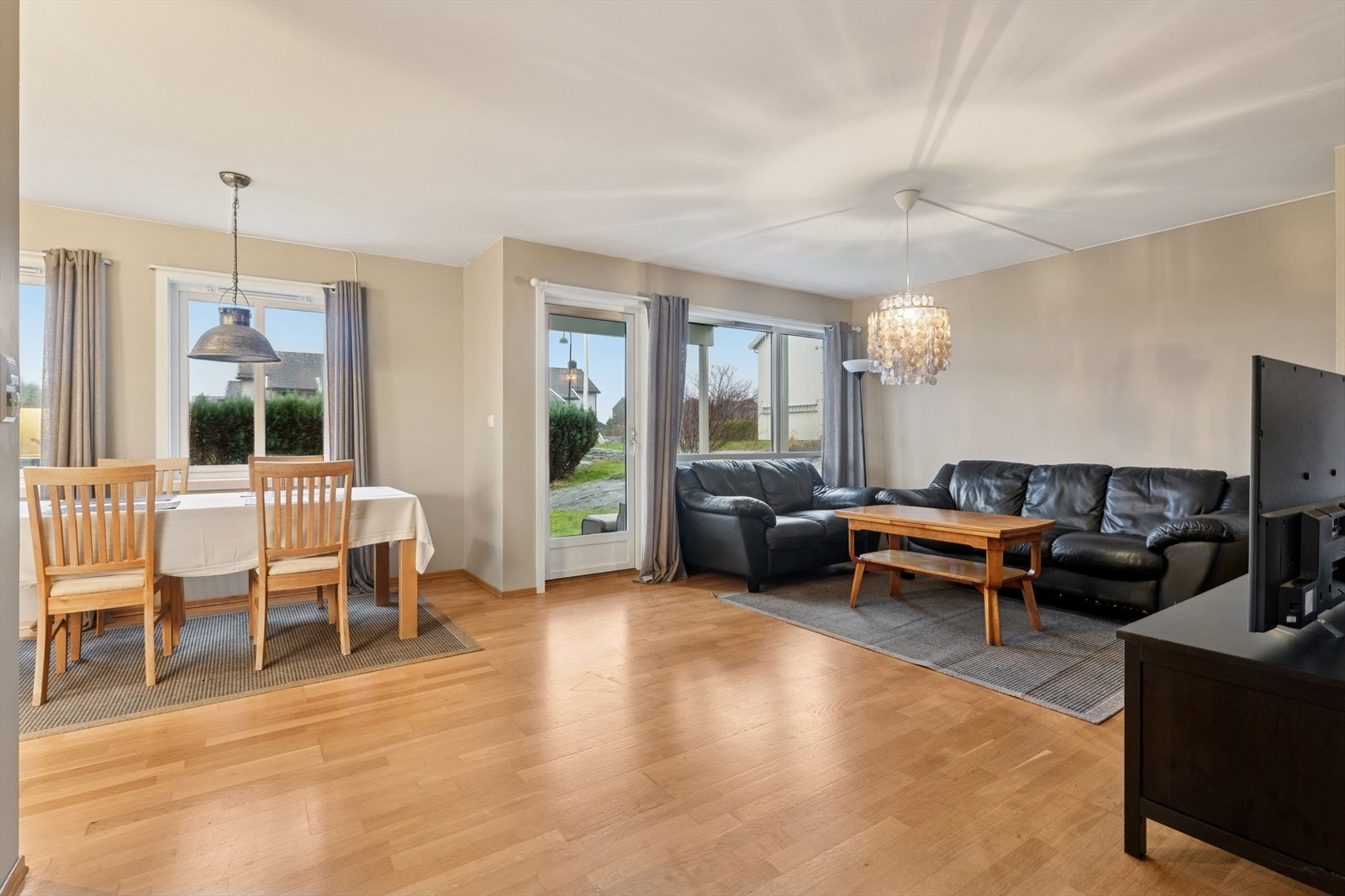 En fin leilighet beliggende i populært område på Langenes like ved skole, barnehage, dagligvarebutikk og nydelige turstier. Galleribilde