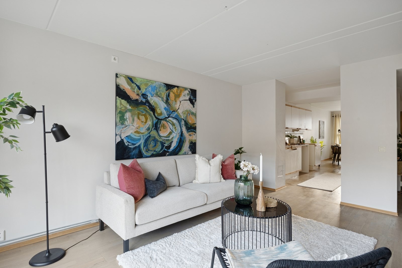 Leiligheten har en gjennomgående effekt mellom spisestue, kjøkken og stue. Galleribilde