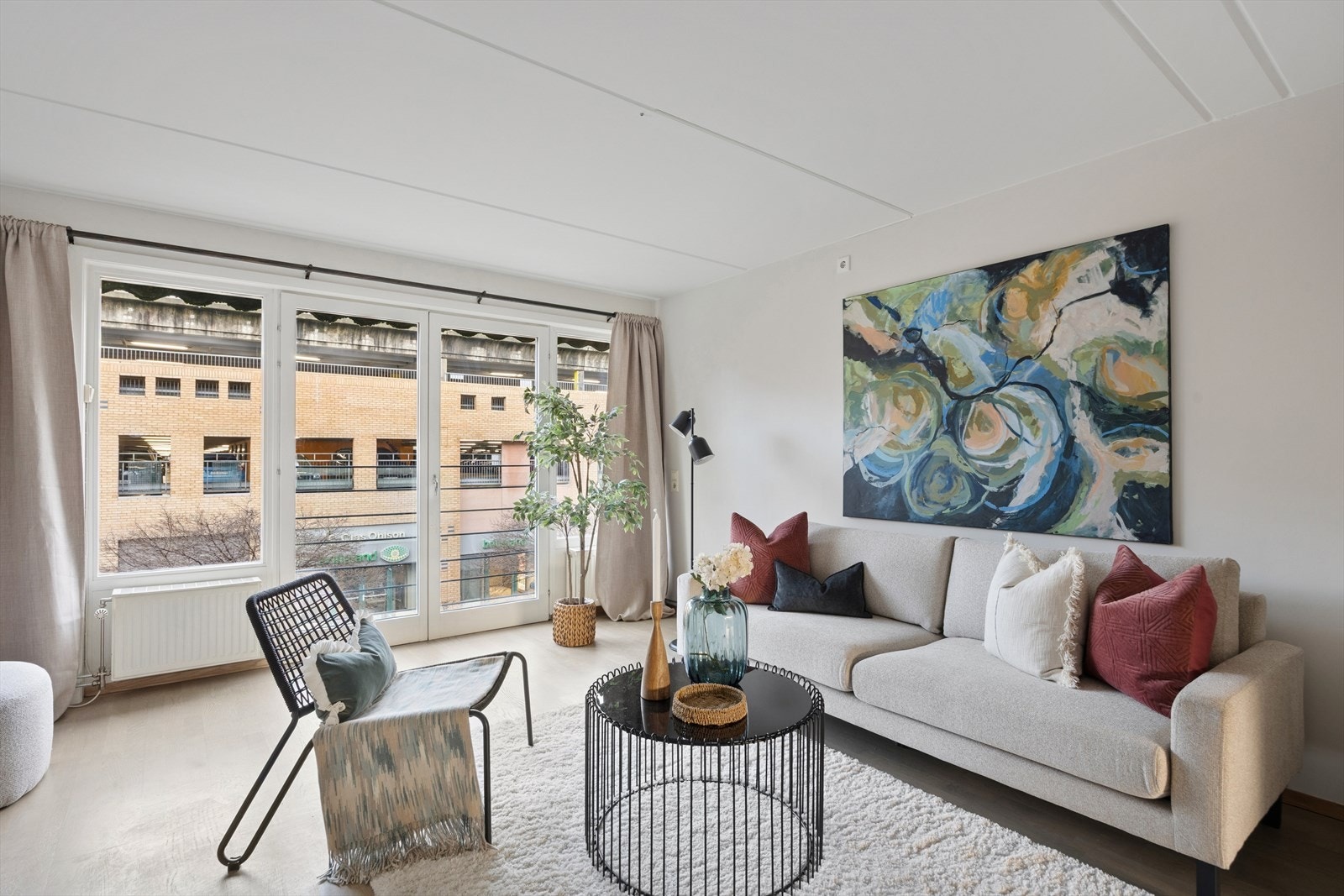 Her er det åpent ut til fransk balkong via dobbel balkongdør. Galleribilde