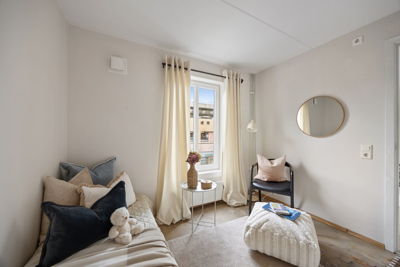 Ypperlig som barnerom, gjesterom eller hjemmekontor. Galleribilde