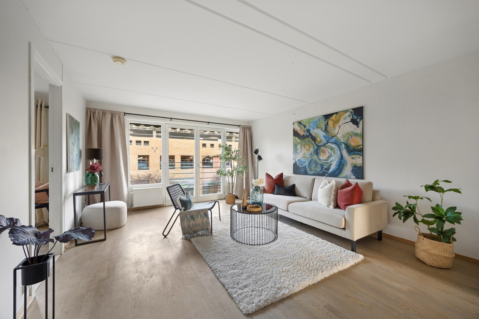 Stuen har plass til flere møbleringsmuligheter for å skape den stuen du selv ønsker. Galleribilde