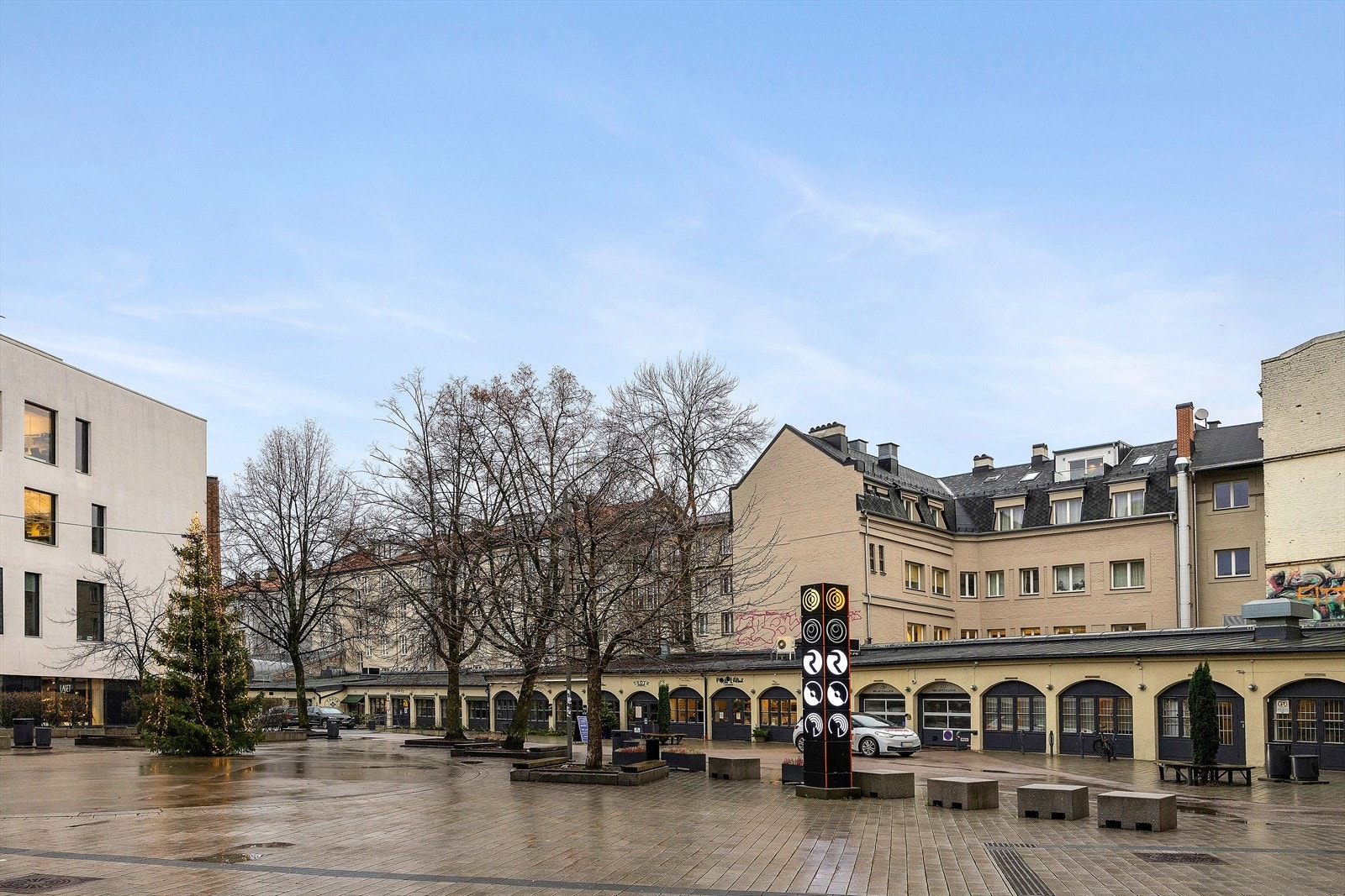 Praktisk og skjermet beliggenhet i bybildet. Galleribilde