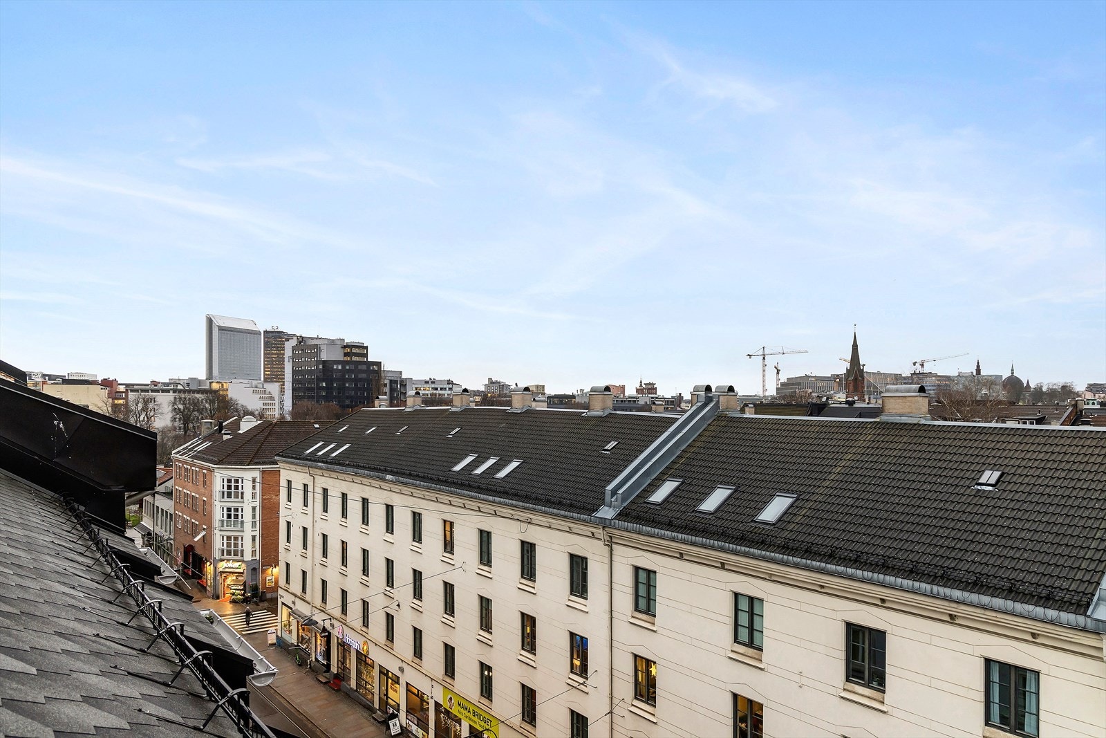 Utsikt langs bykvartalene. Galleribilde