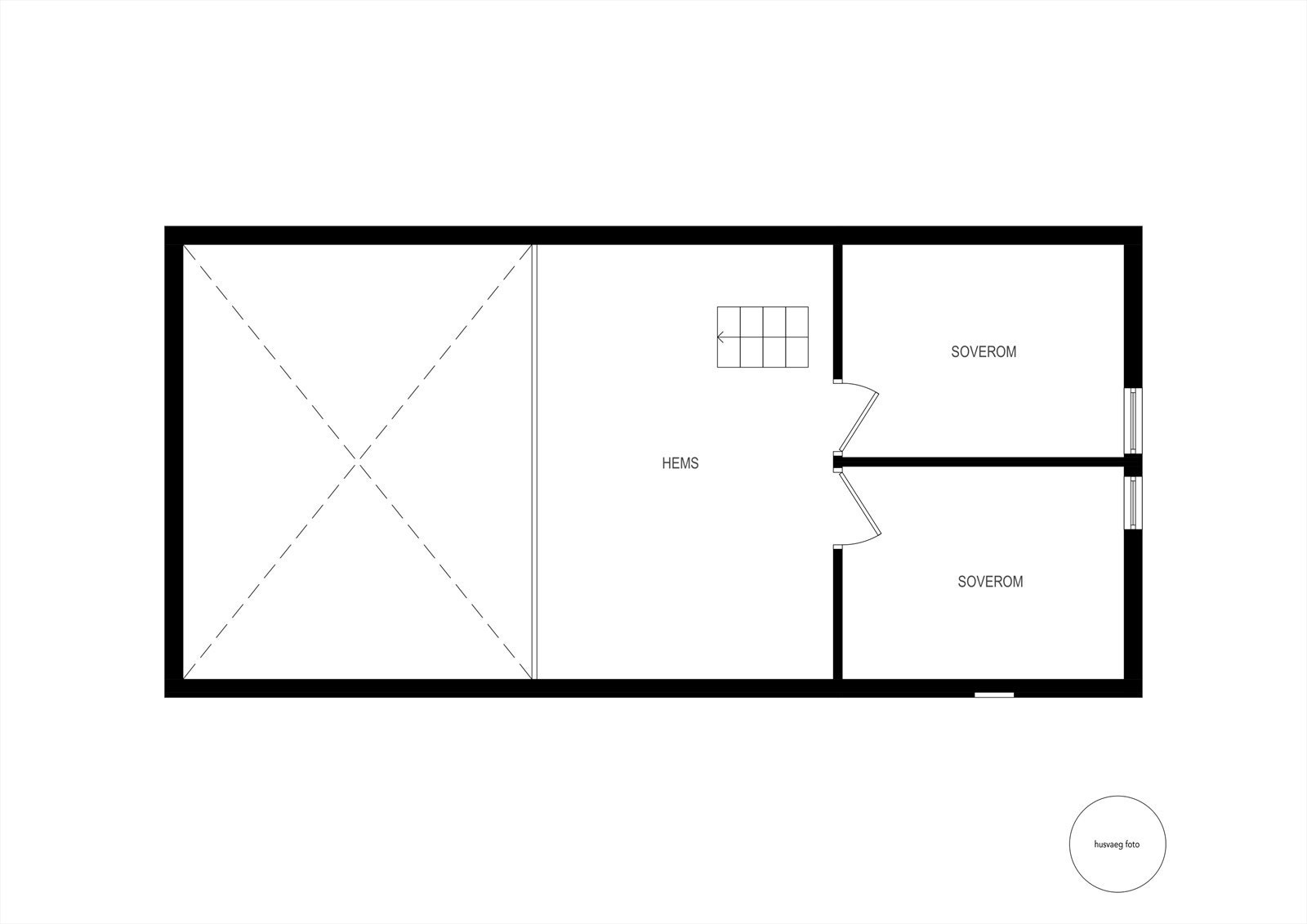 2 rom på hems brukt som soverom er ikke omsøkt/godkjent. På godkjente tegninger er hele arealet omtalt som hems. Galleribilde