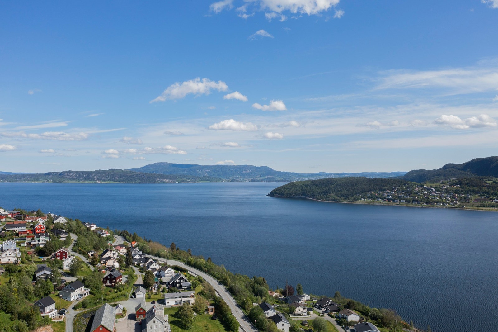 Dronefoto over Hommelvik. Galleribilde