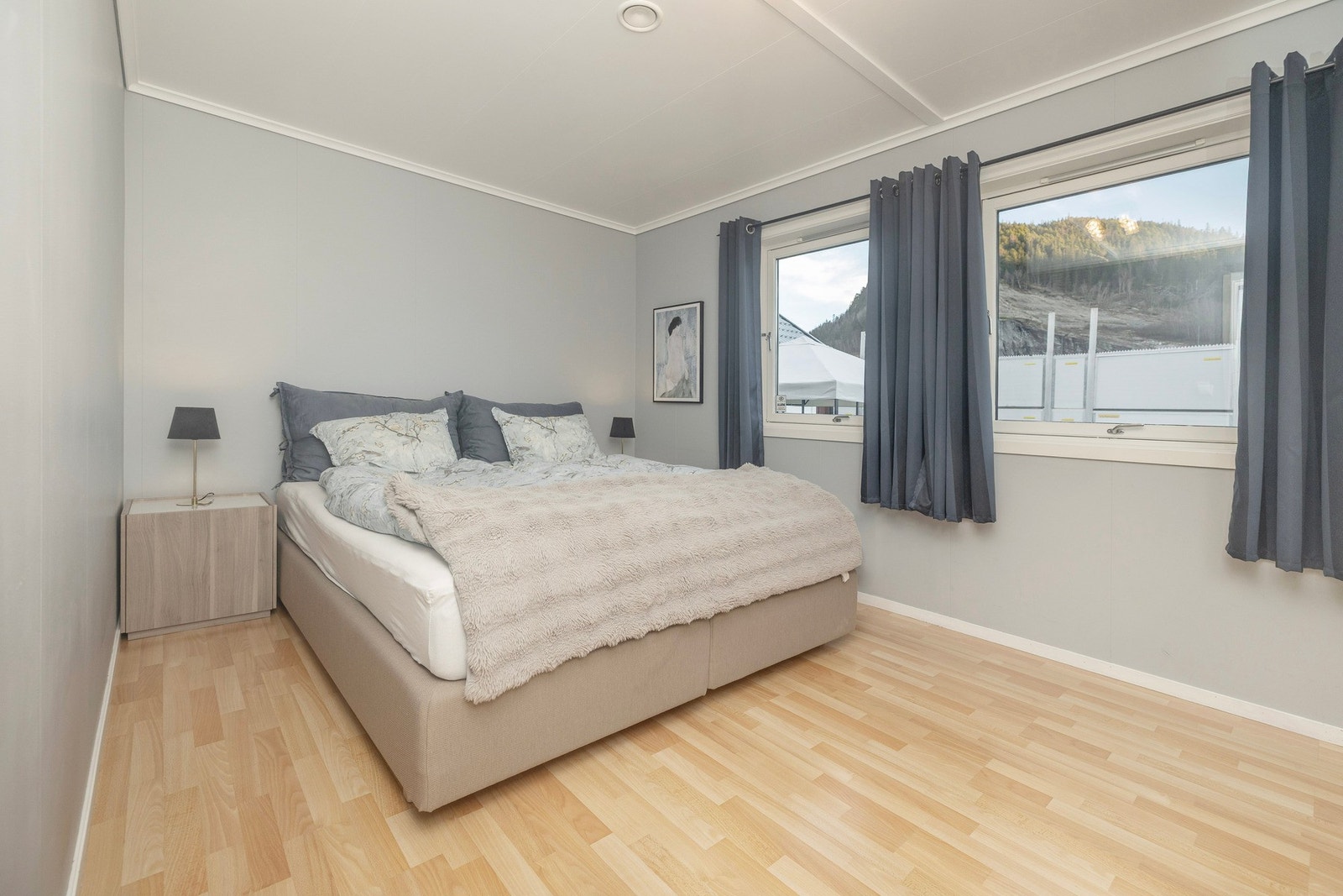 Hovedsoverom i 1.etasje, på ca 13,7kvm. Galleribilde