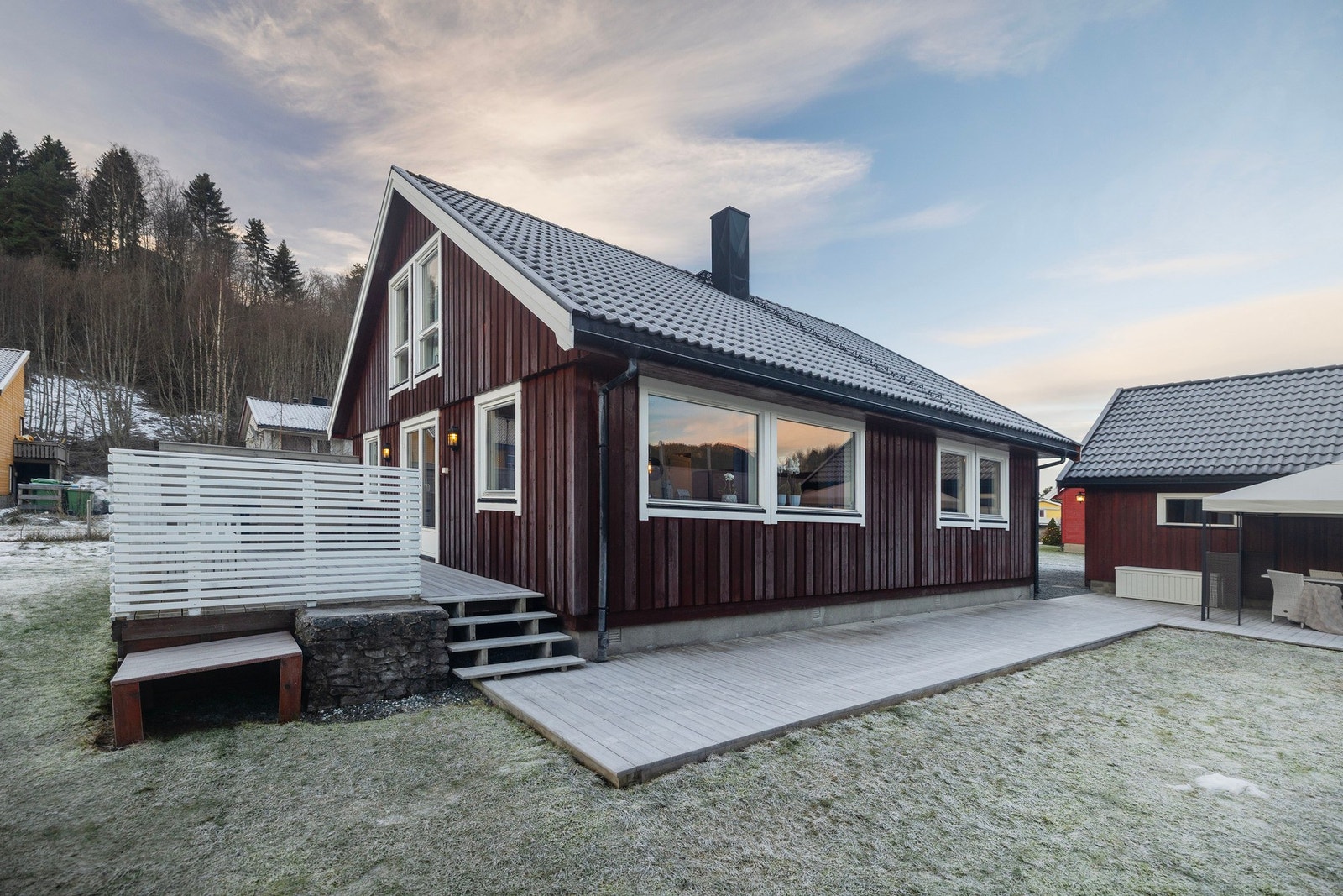 Velkommen til Nessvegen 61! Et sentralt og rolig nabolag i Hommelvik. Galleribilde