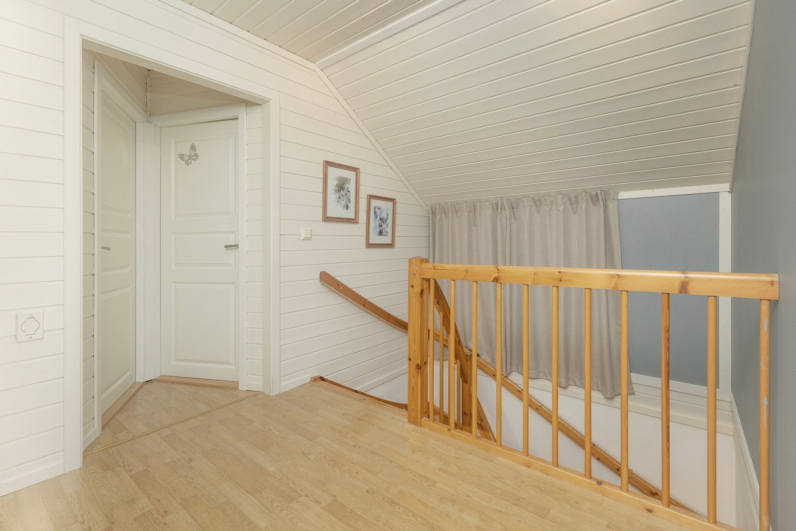 Trappeoppgang fra 1.etasje Galleribilde