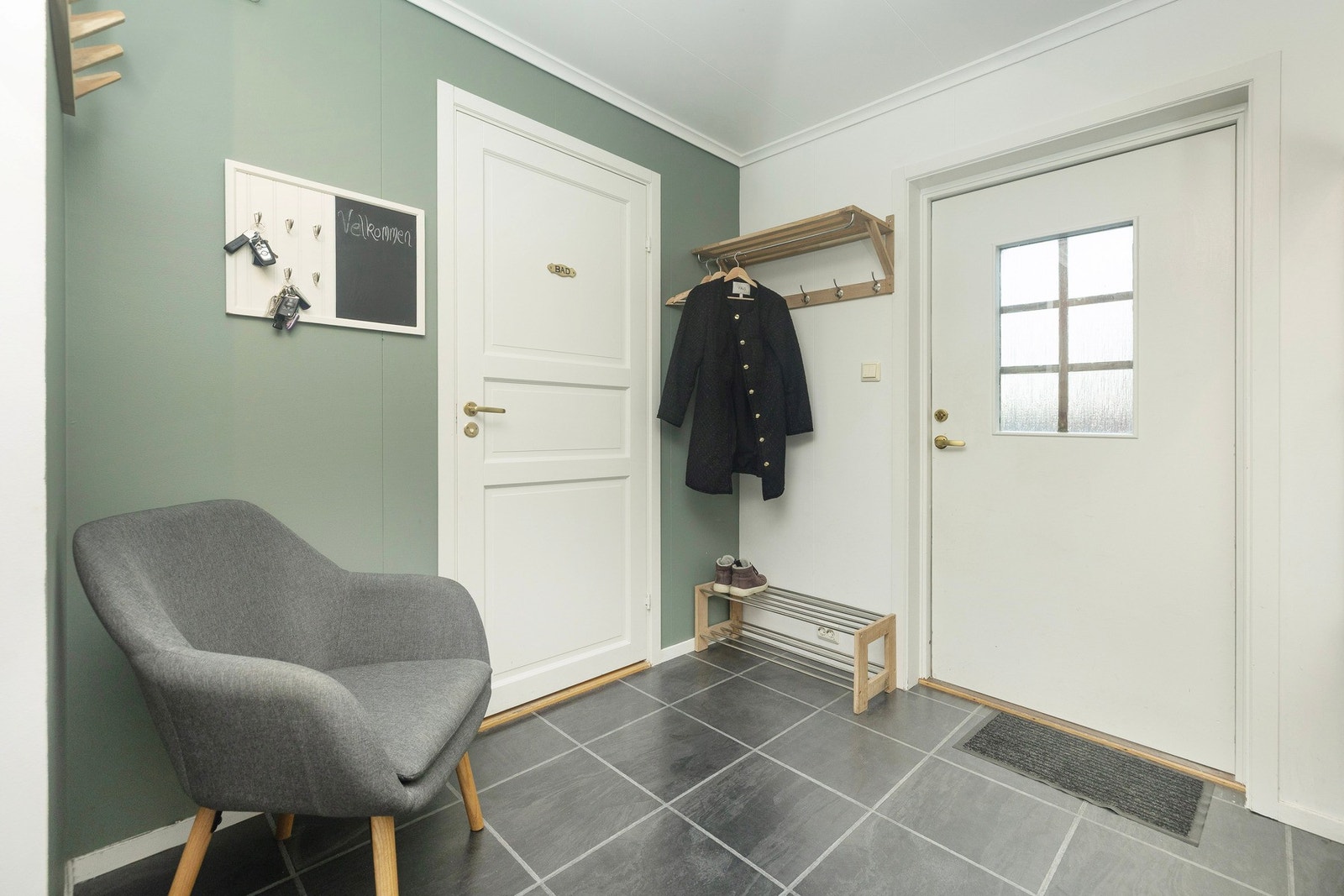 Inngang til bad direkte fra entréen. Galleribilde
