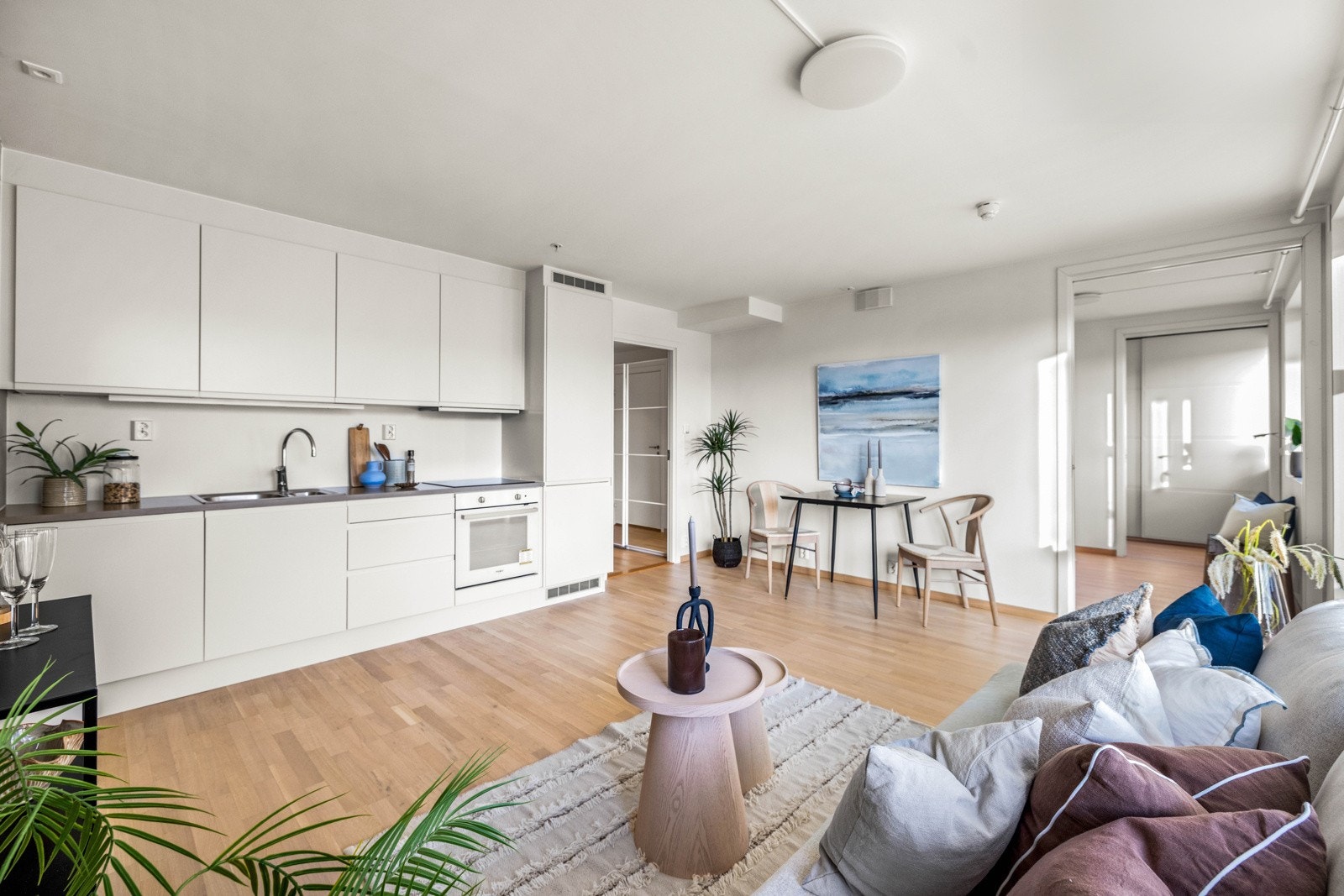 Det er mulighet for å innrede sofakrok og et lite spisebord. Galleribilde