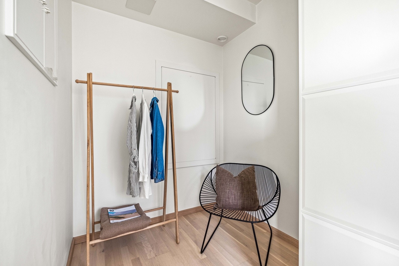 Byggemeldt som bod. Rommet er overflatebehandlet og har gode lysforhold fra vinduet. Galleribilde