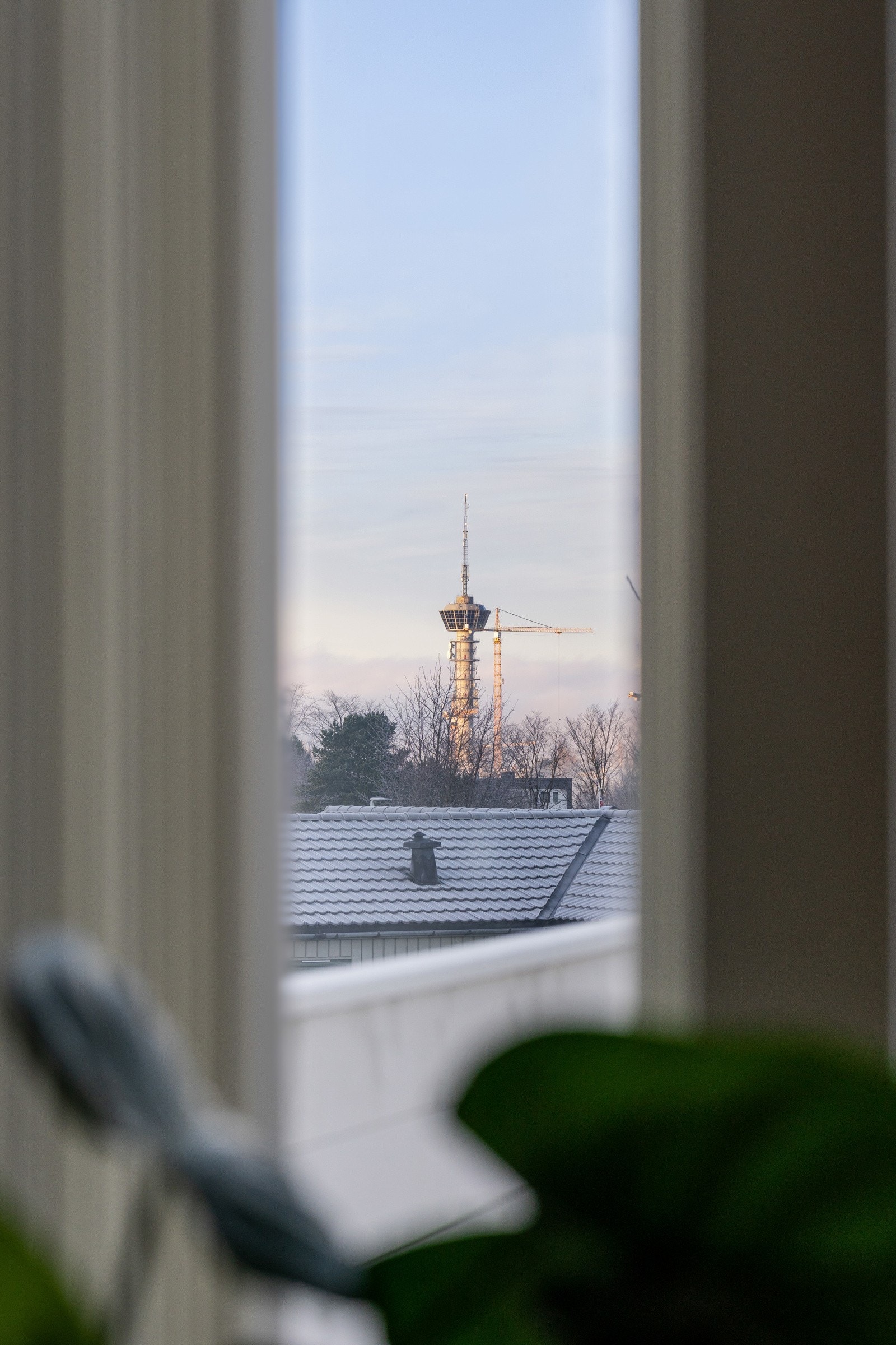 Nydelig utsikt mot Tyholttårnet fra stuen. Galleribilde