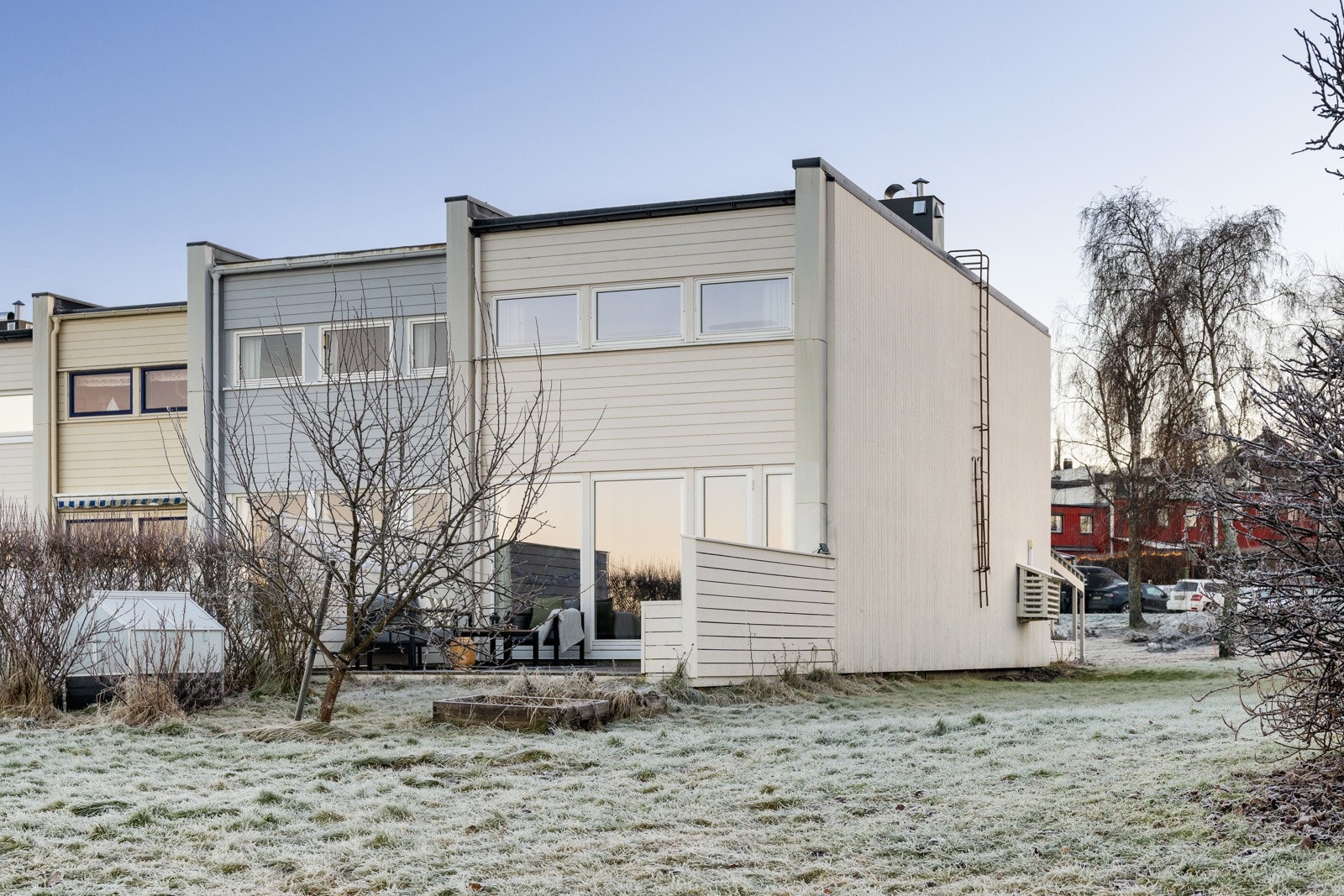 Boligen nyter godt av å ha endeplassering i rekken. Galleribilde
