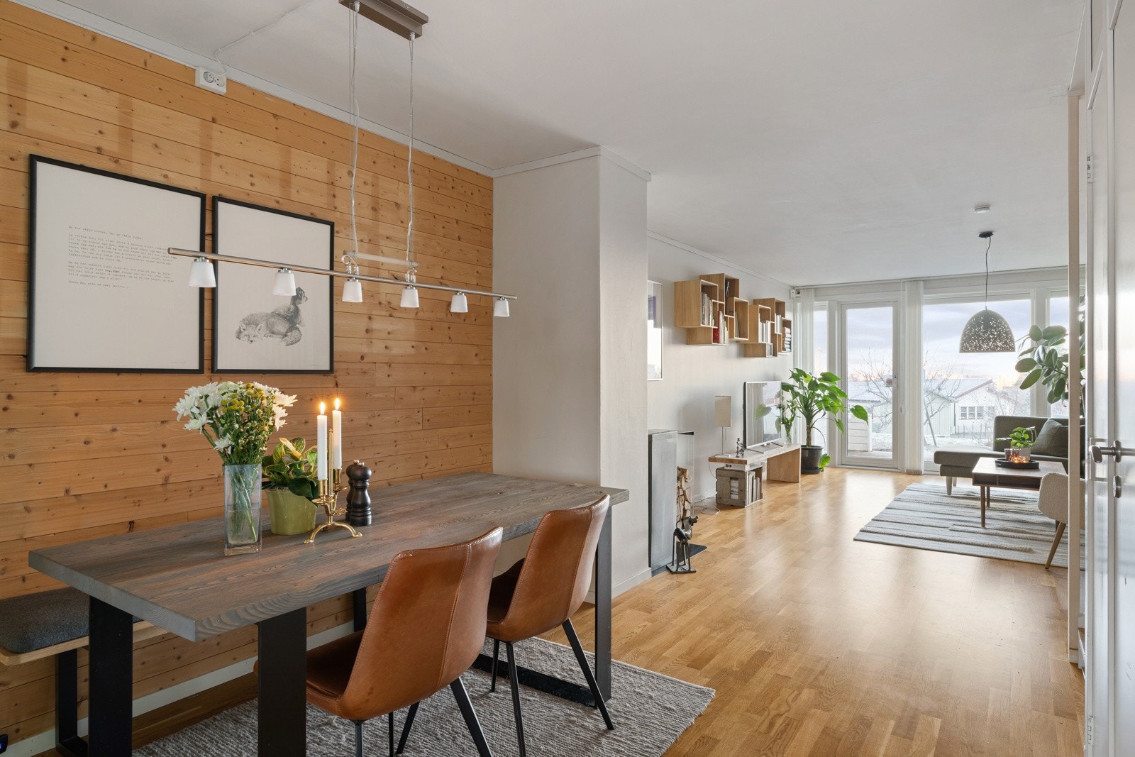 Boligen har et tidsriktig preg med romslig planløsning og lyse, luftige rom. Galleribilde