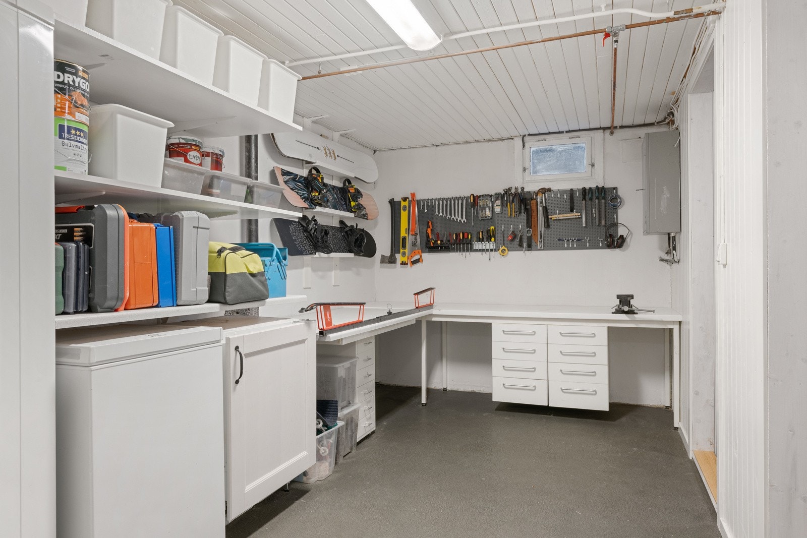 Boligen har to innvendige boder på 4 og 10 kvm. Galleribilde