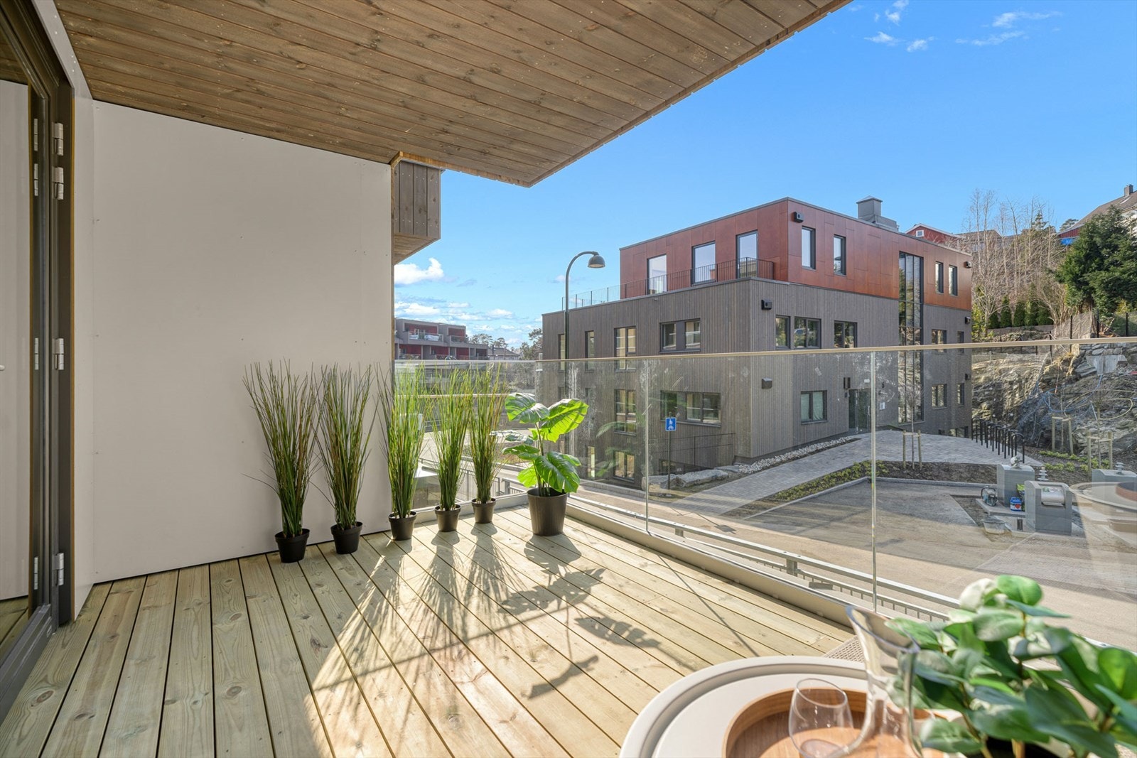 Her kan du sitte lunt og tilbaketrukket gjennom sommerhalvåret Galleribilde