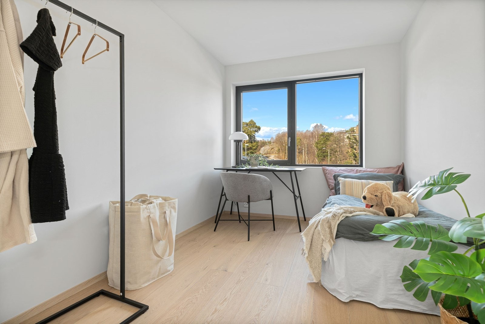 Det andre soverommet passer fint som gjesterom, kontor eller barnerom for barn i alle aldre Galleribilde