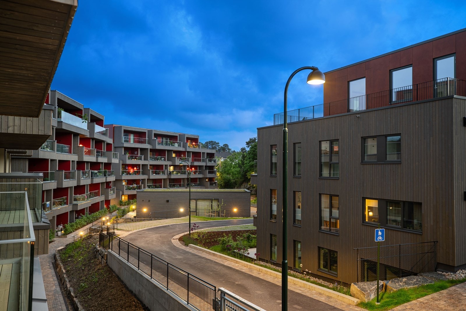 Mot fellesområdet som er svært pent opparbeidet Galleribilde