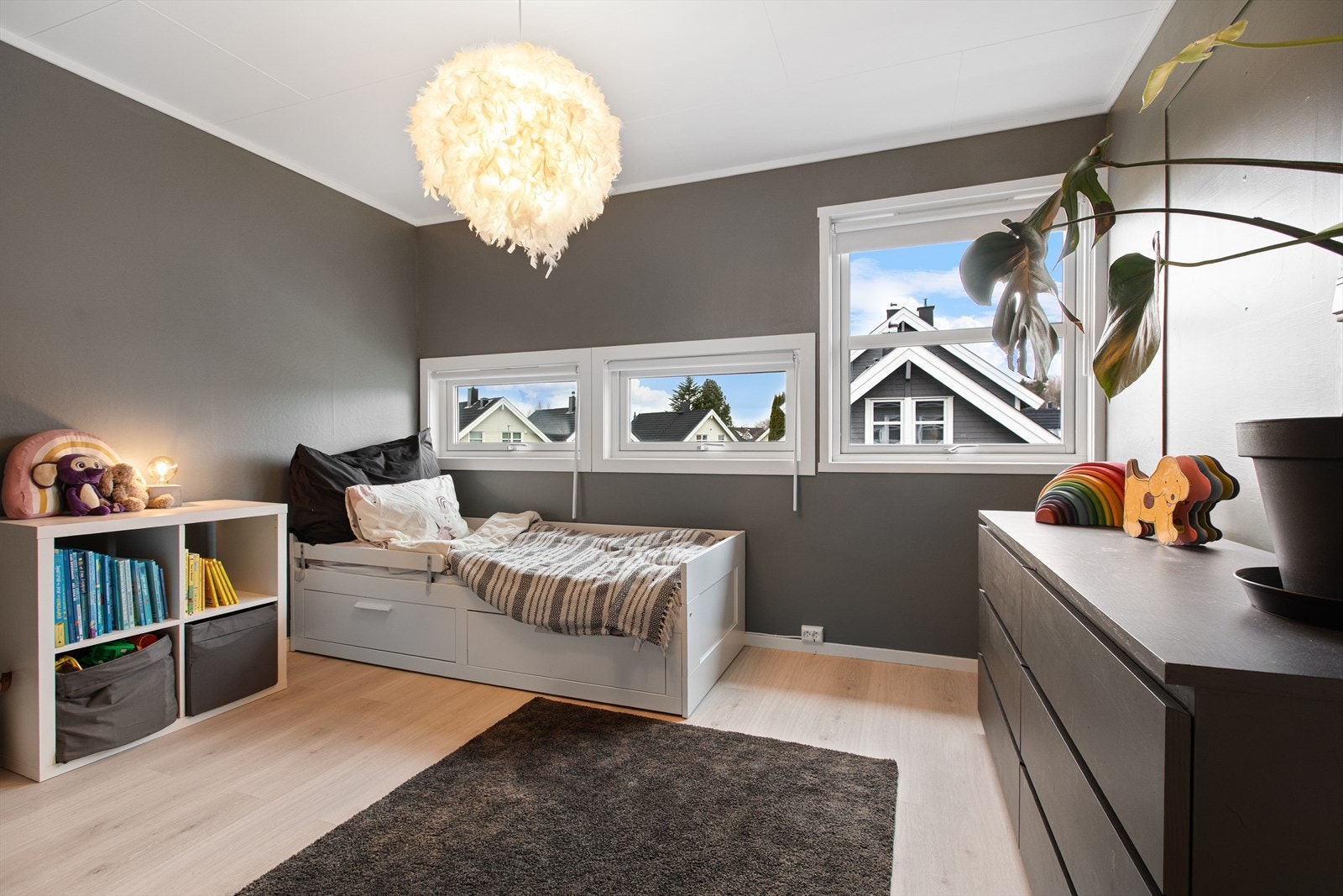 Det andre soverommet er lyst og egner seg godt som barnerom eller kontor. Galleribilde
