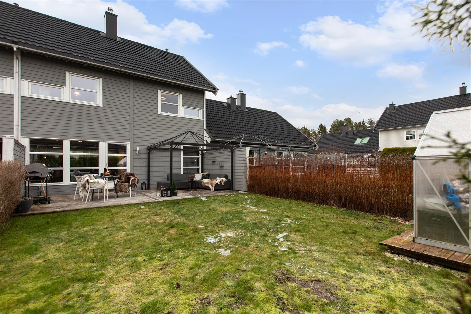 Hagen gir gode muligheter for lek, dyrking og andre utendørsaktiviteter. Galleribilde