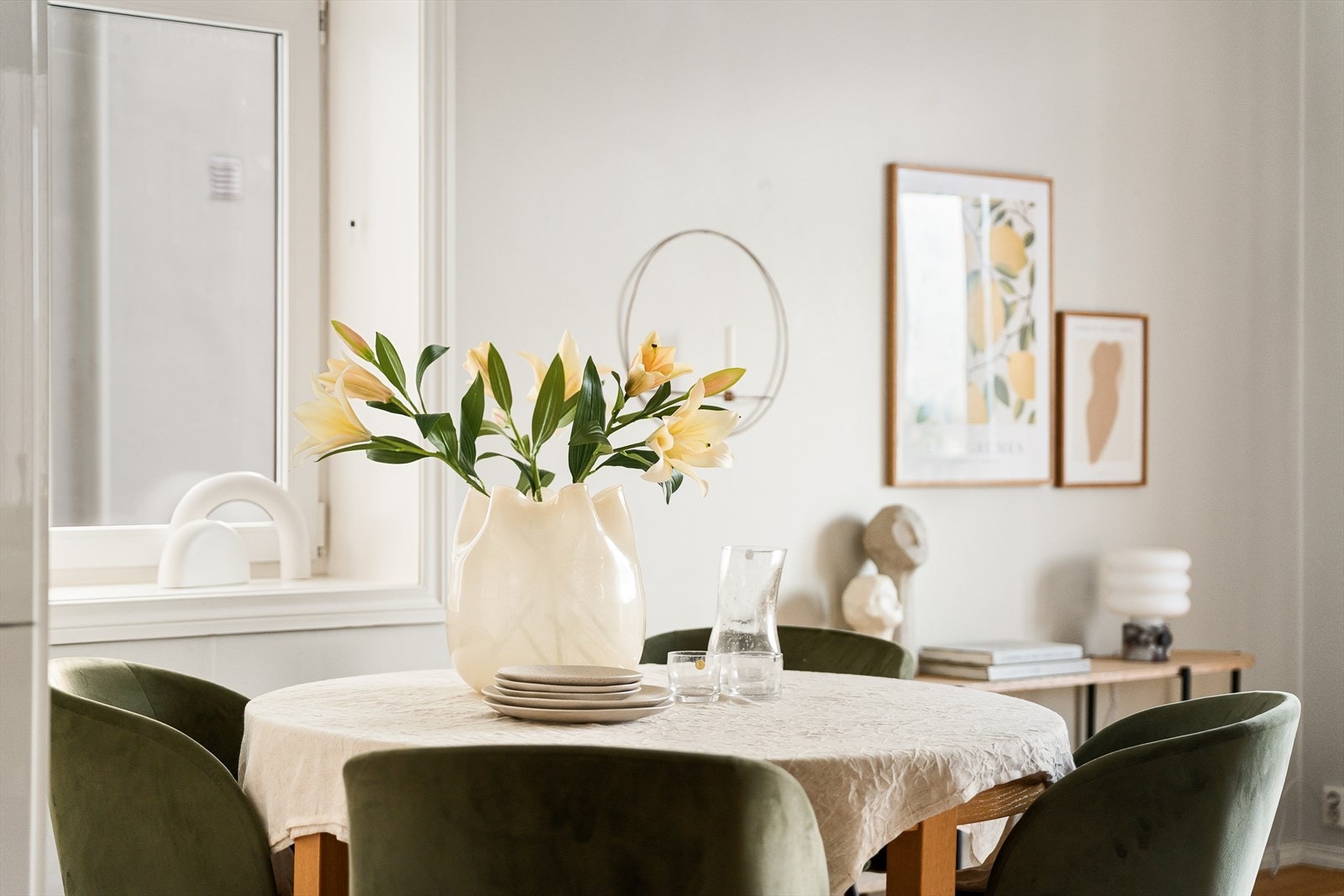 En flott ramme rundt de morsomme vennemiddagene. Galleribilde