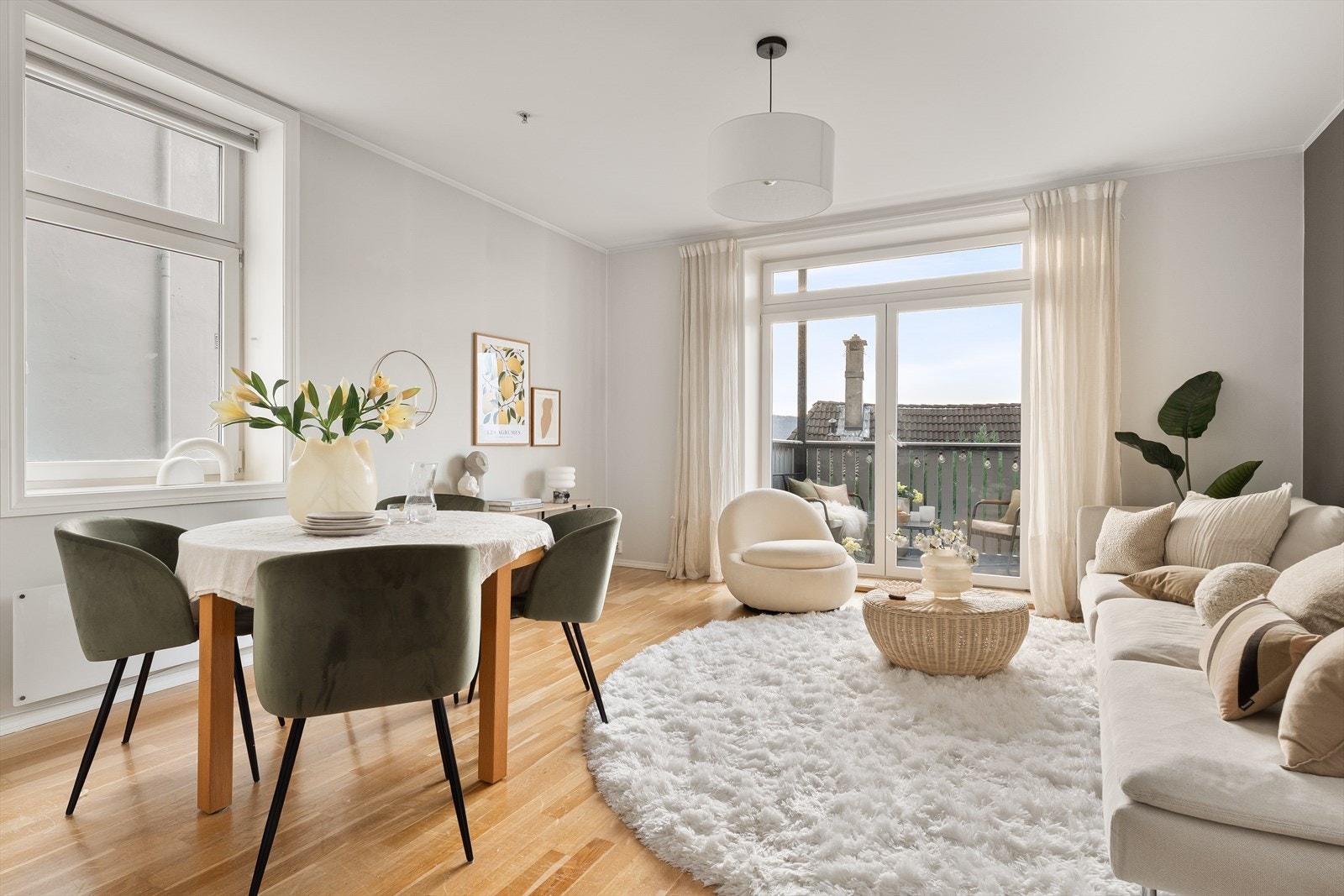 Velkommen til vakre Kirkegaten 22 - en perfekt leilighet som kan flyttes rett inn i! Galleribilde