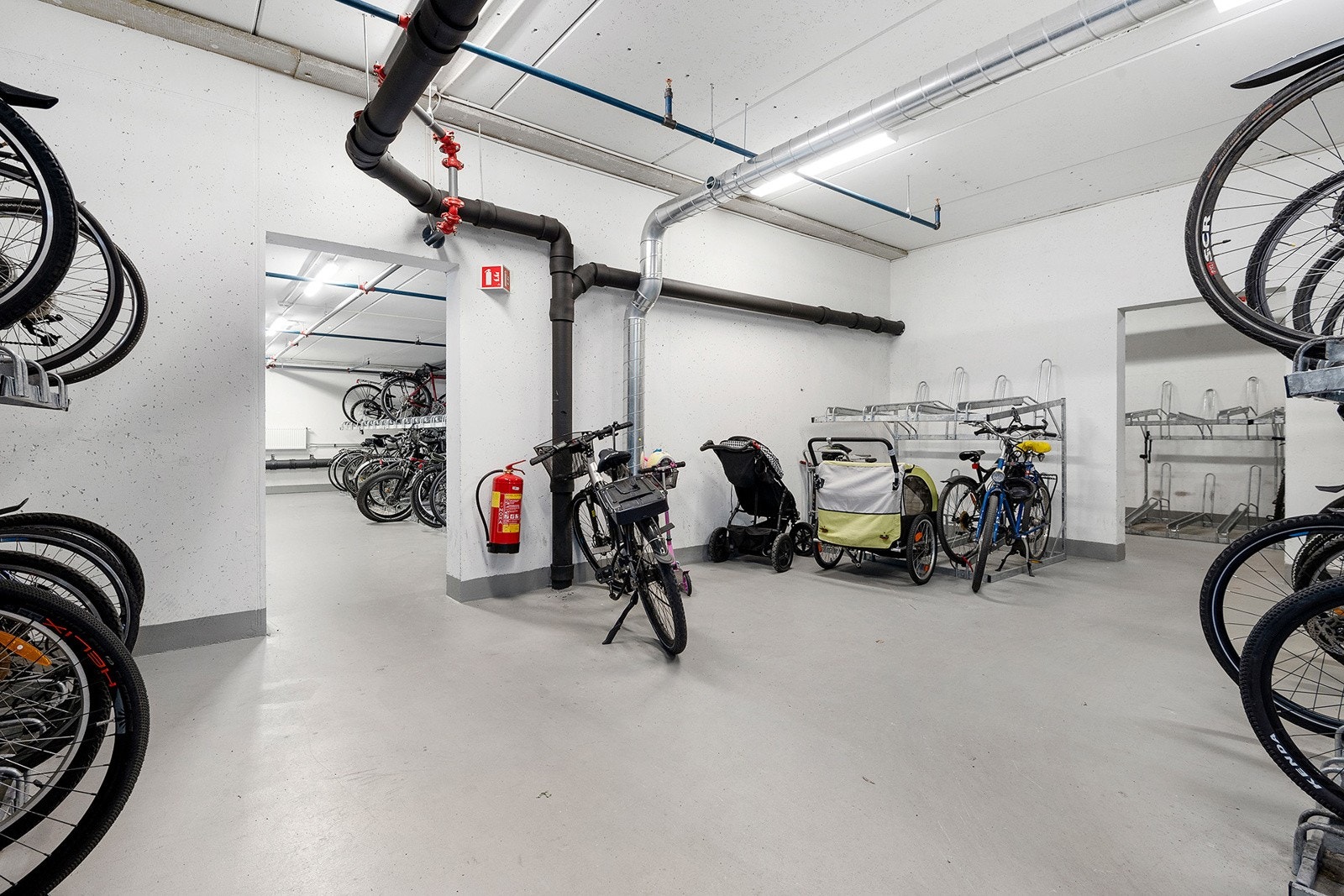 Heisadkomst til kjellerbod og felles sykkelrom Galleribilde