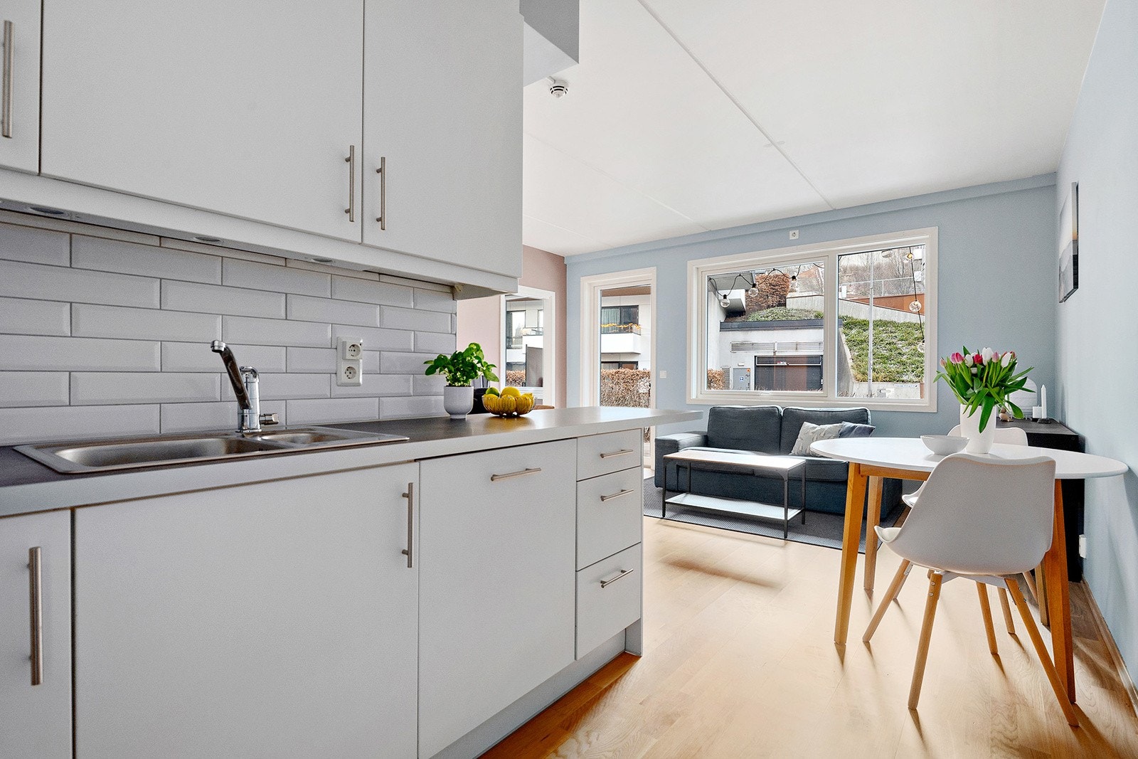 Fin plass til hyggelig spisebord. Galleribilde