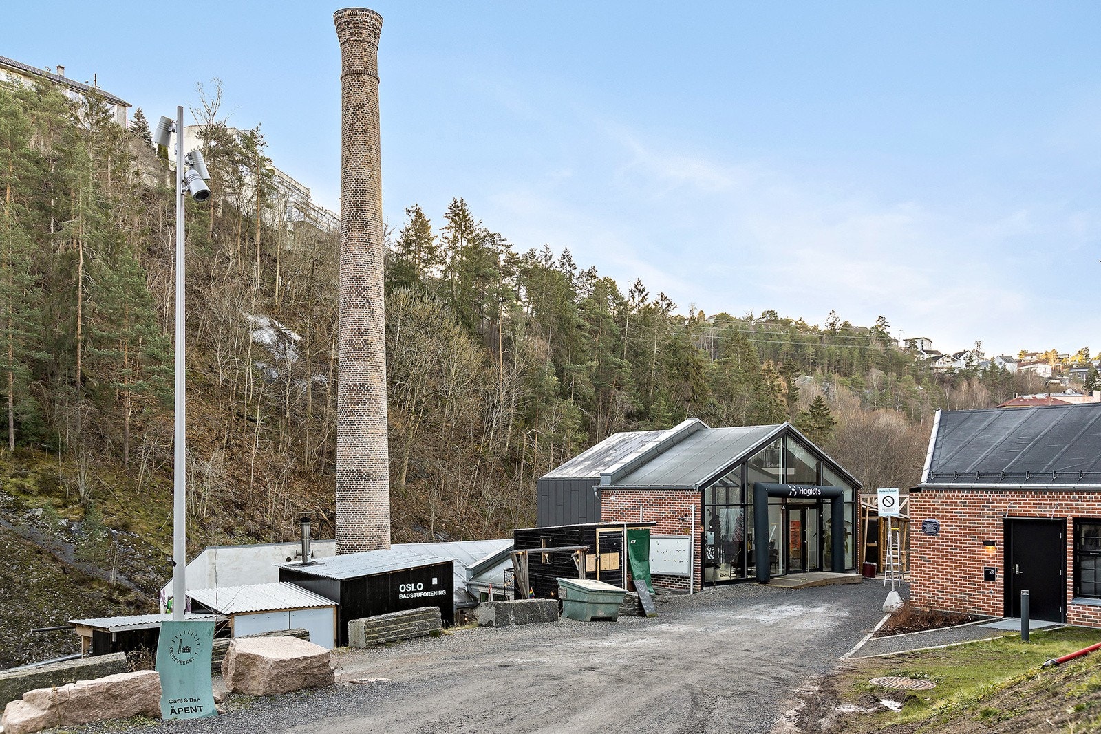 Nærområde - Kruttverket, et kulturhus med galleri, scene, kafé, bar og sauna. Galleribilde