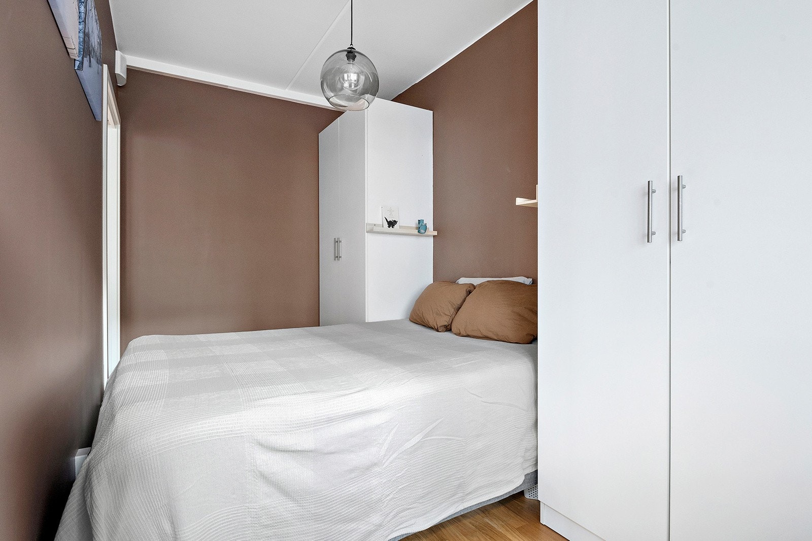 Godt med garderobeskap på soverommet Galleribilde