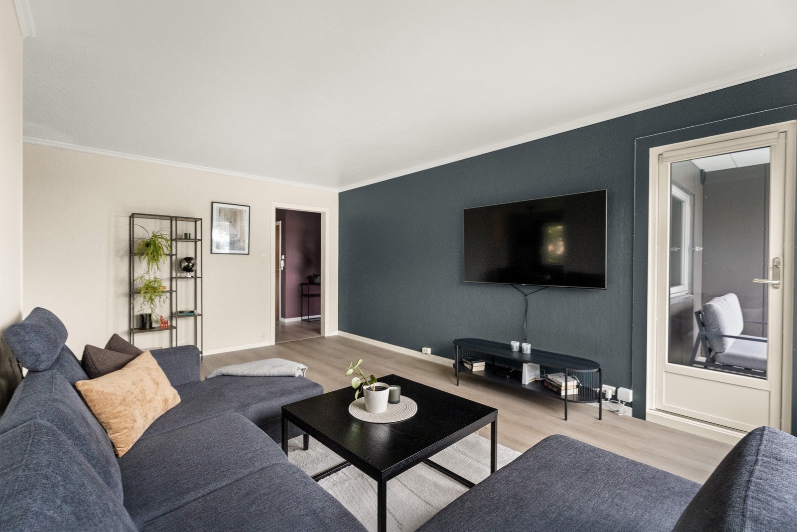 Leiligheten har pent laminatgulv i alle rom utenom bad. Galleribilde