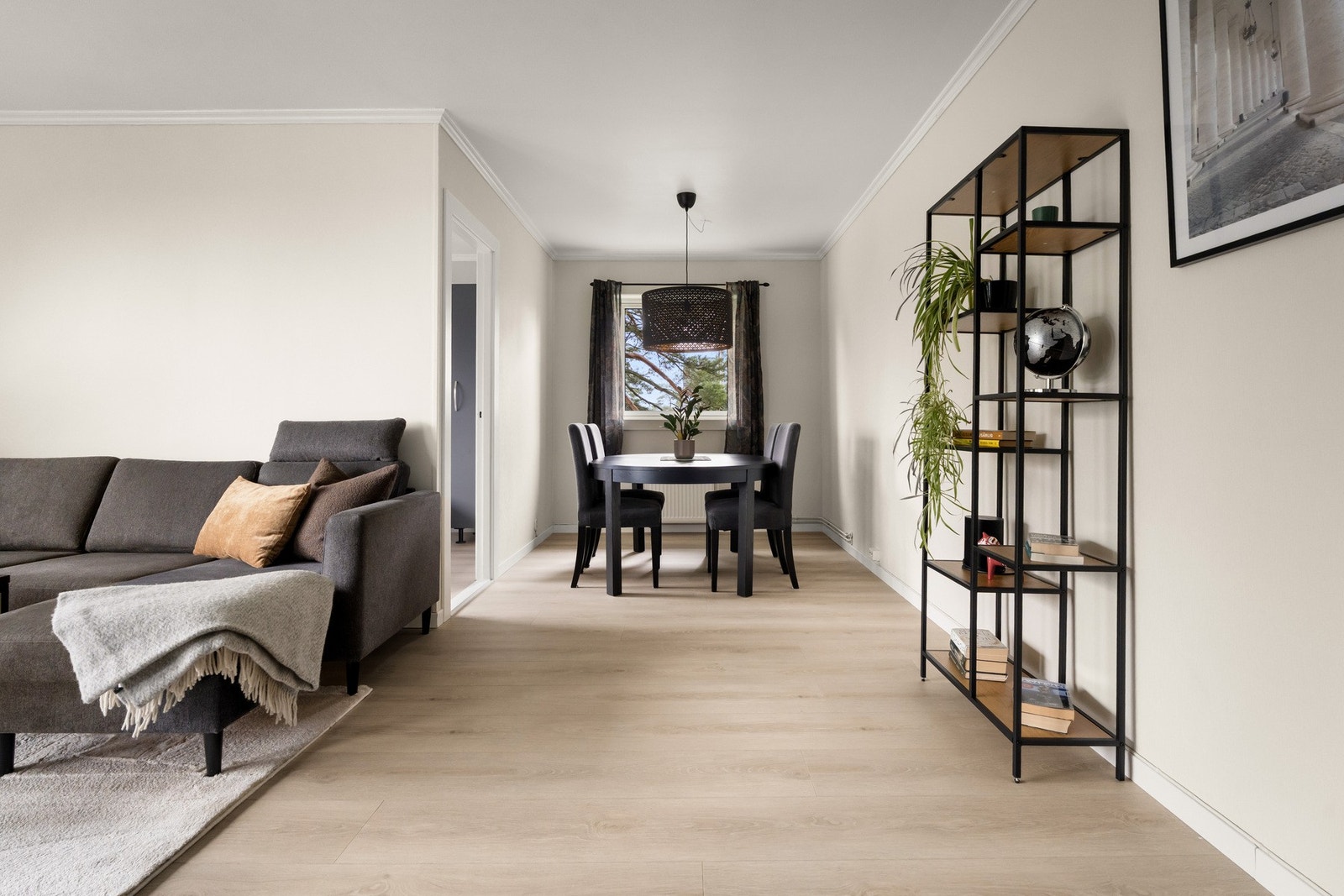 Lyse store rom i leiligheten Galleribilde