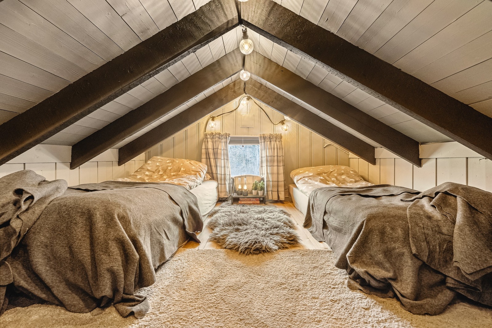 Hemsen er koselig innredet og har flere sengeplasser. Galleribilde