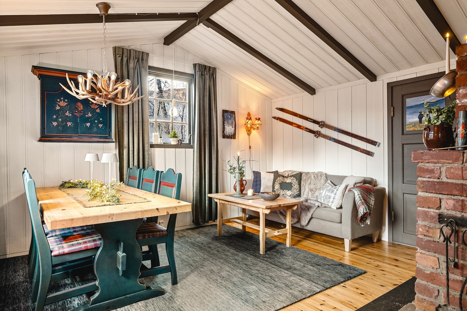 Stuen kan innredes med egen spisegruppe. Galleribilde