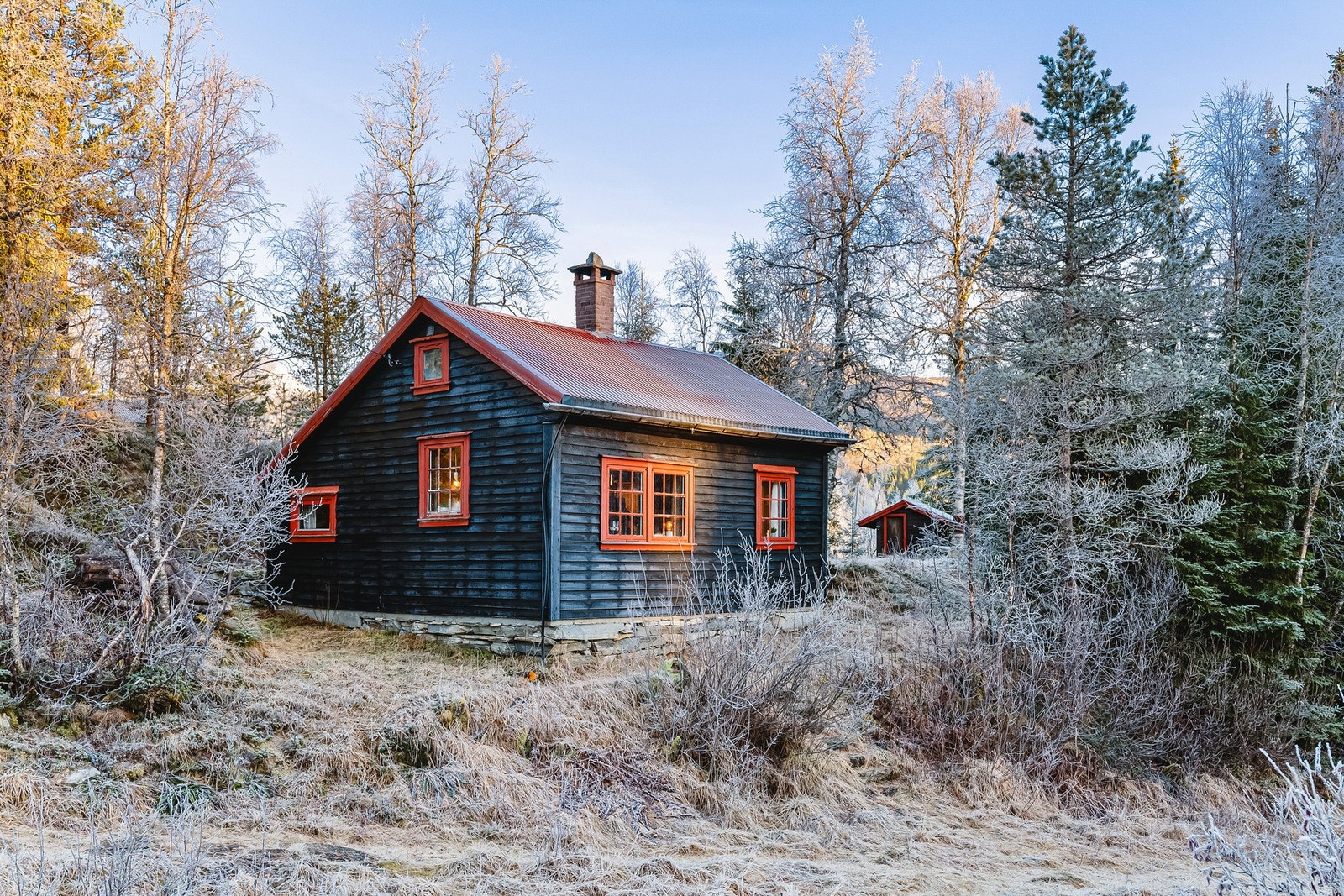 Hytten egner seg svært godt som helårshytte og byr på et bredt spekter av friluftsopplevelser rett utenfor døren. Galleribilde