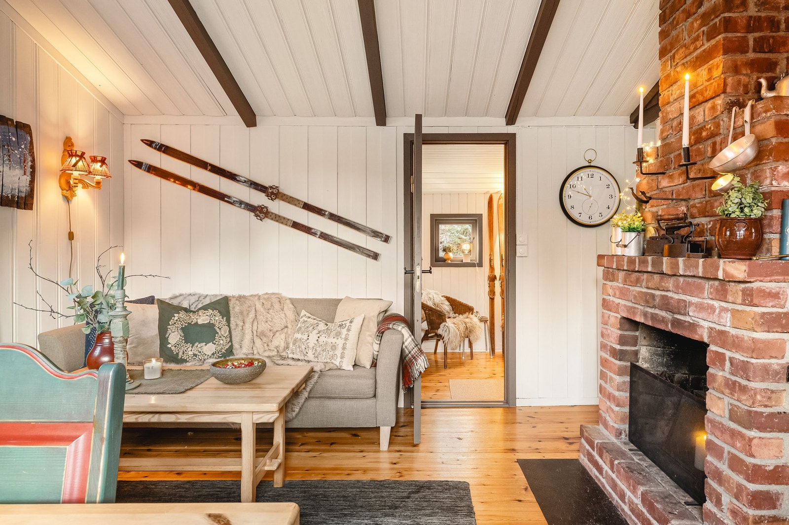 Videre inn i hytten møter du en koselig stue på 18,6 m². Galleribilde