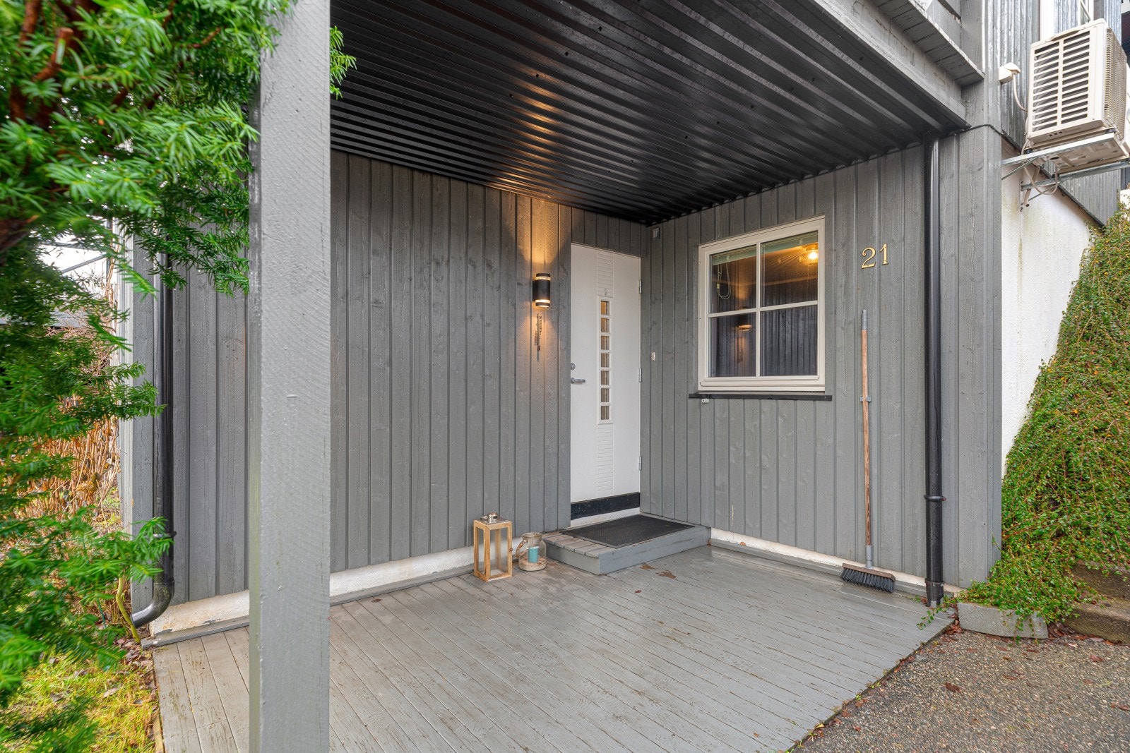 Inngangsparti under etg. Galleribilde