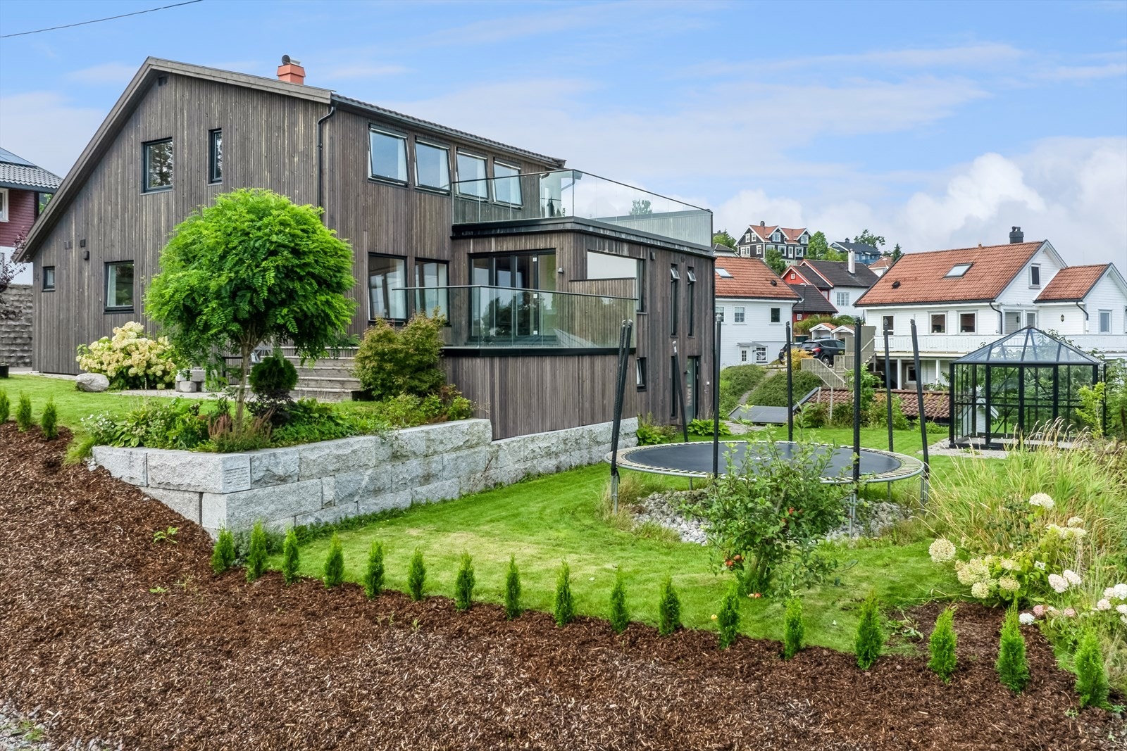 Lekker enebolig over 3 etasjer Galleribilde