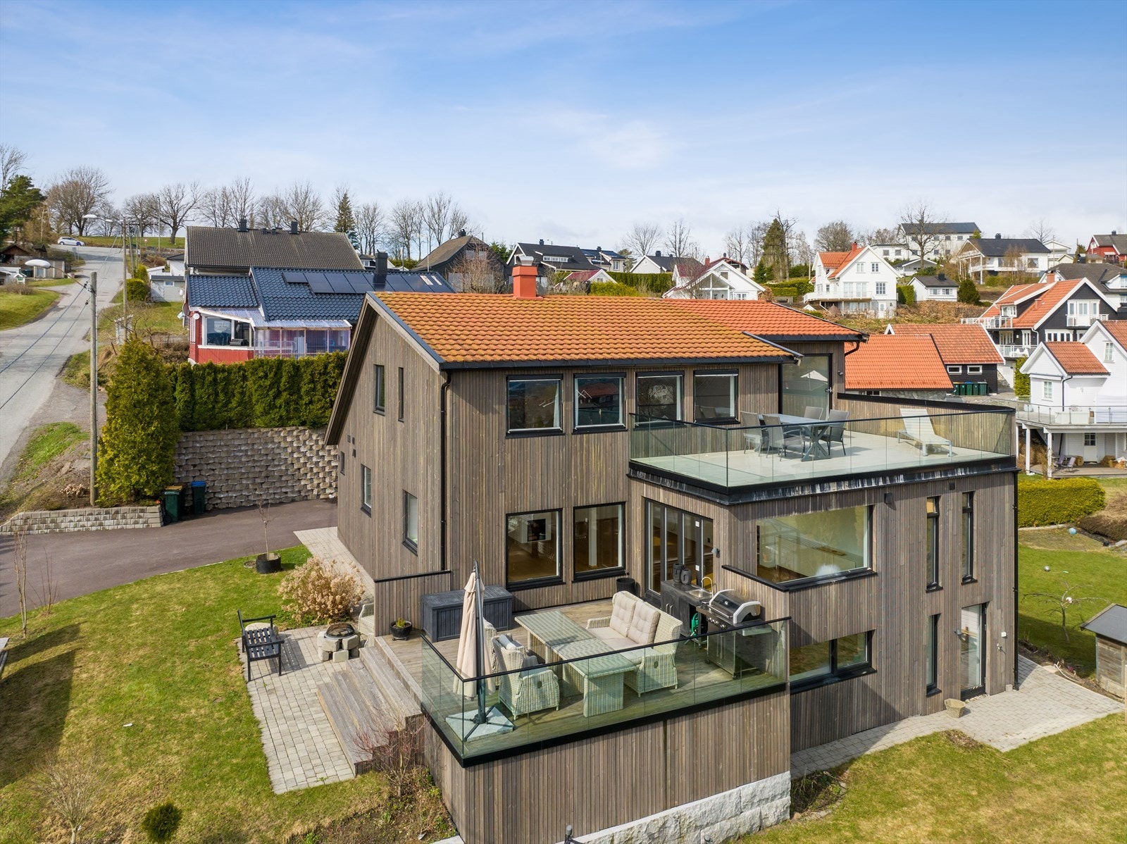 Stilfull og moderne enebolig med MøreRojal kledning Galleribilde