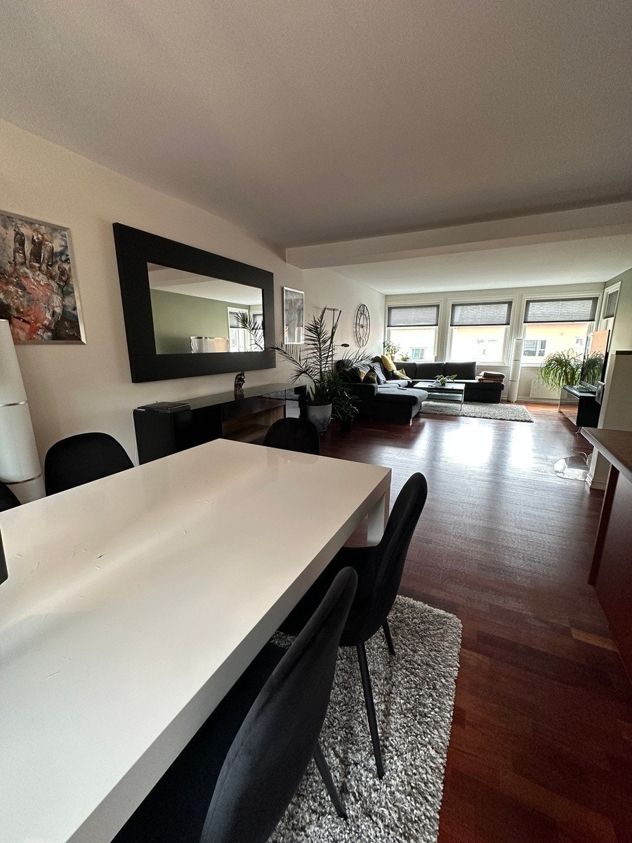 Spisebord/stue Galleribilde