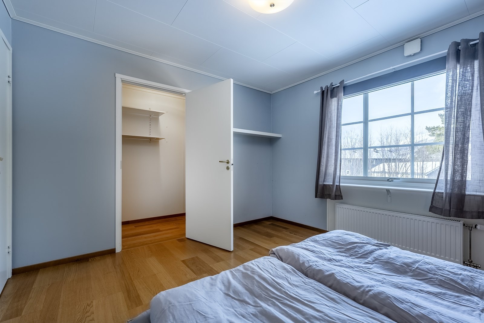 Hovedsoverom med bod/walk-in closet Galleribilde