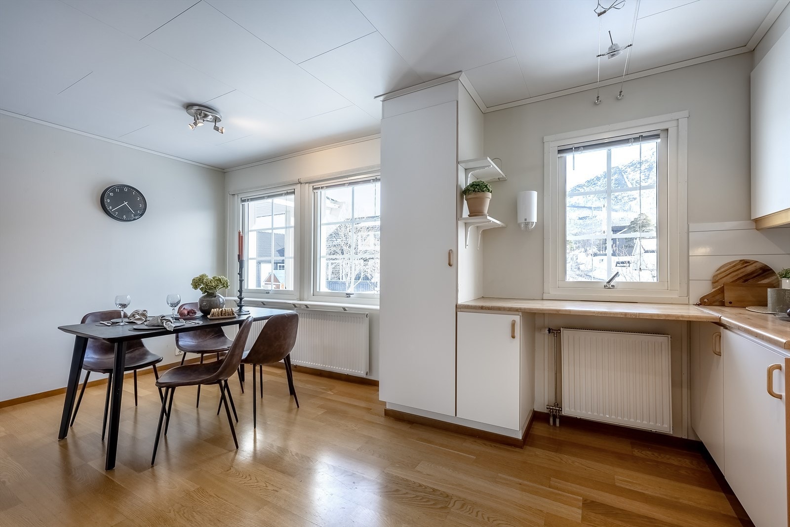 Kjøkken og spisestue på hele 20m² Galleribilde