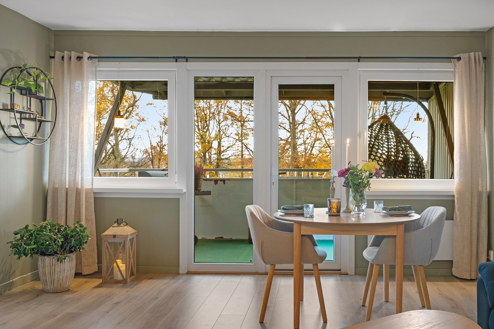 Fra stuen er det utgang til balkongen Galleribilde